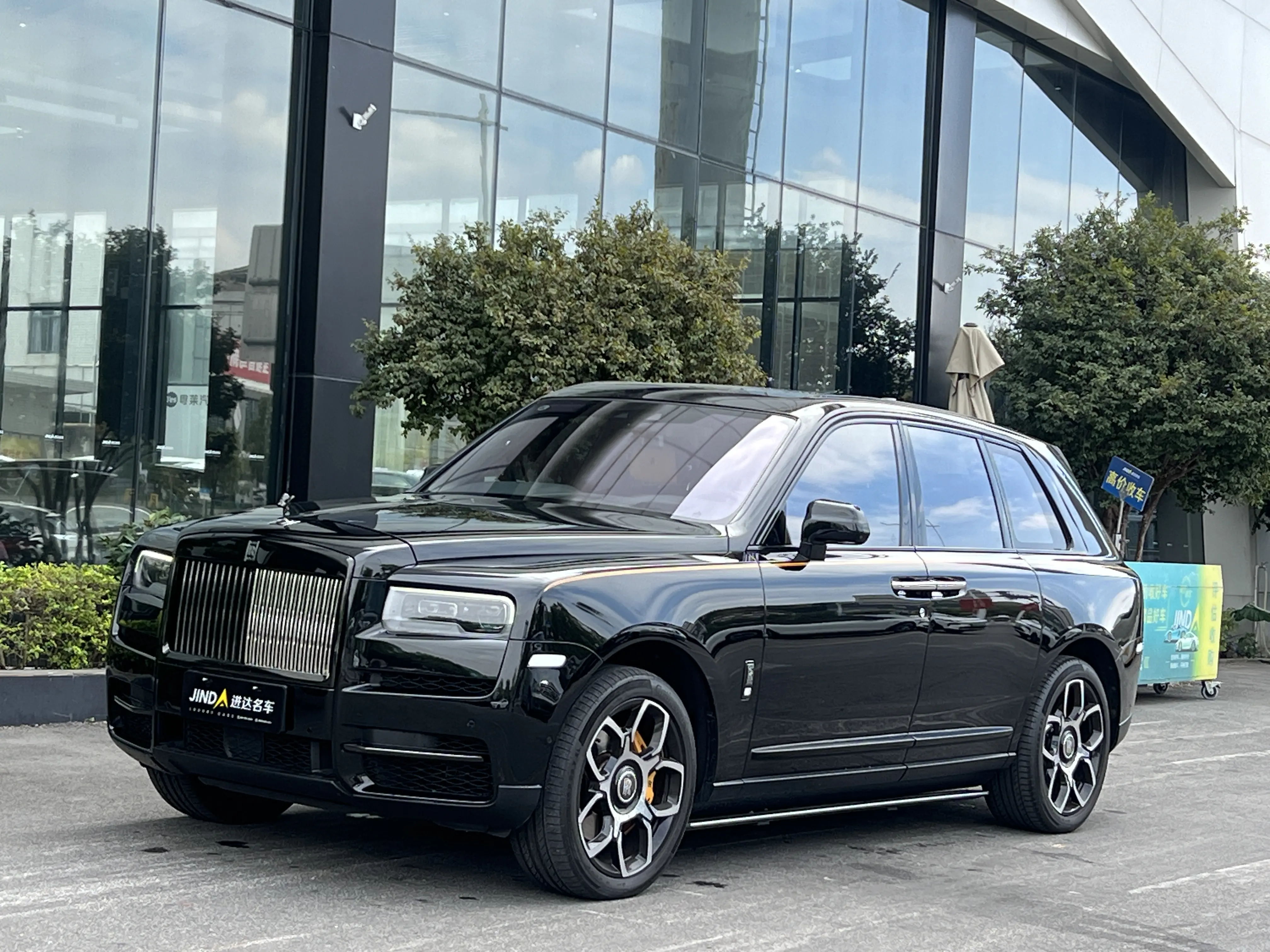 Rolls Royce Cullinan  из Китая