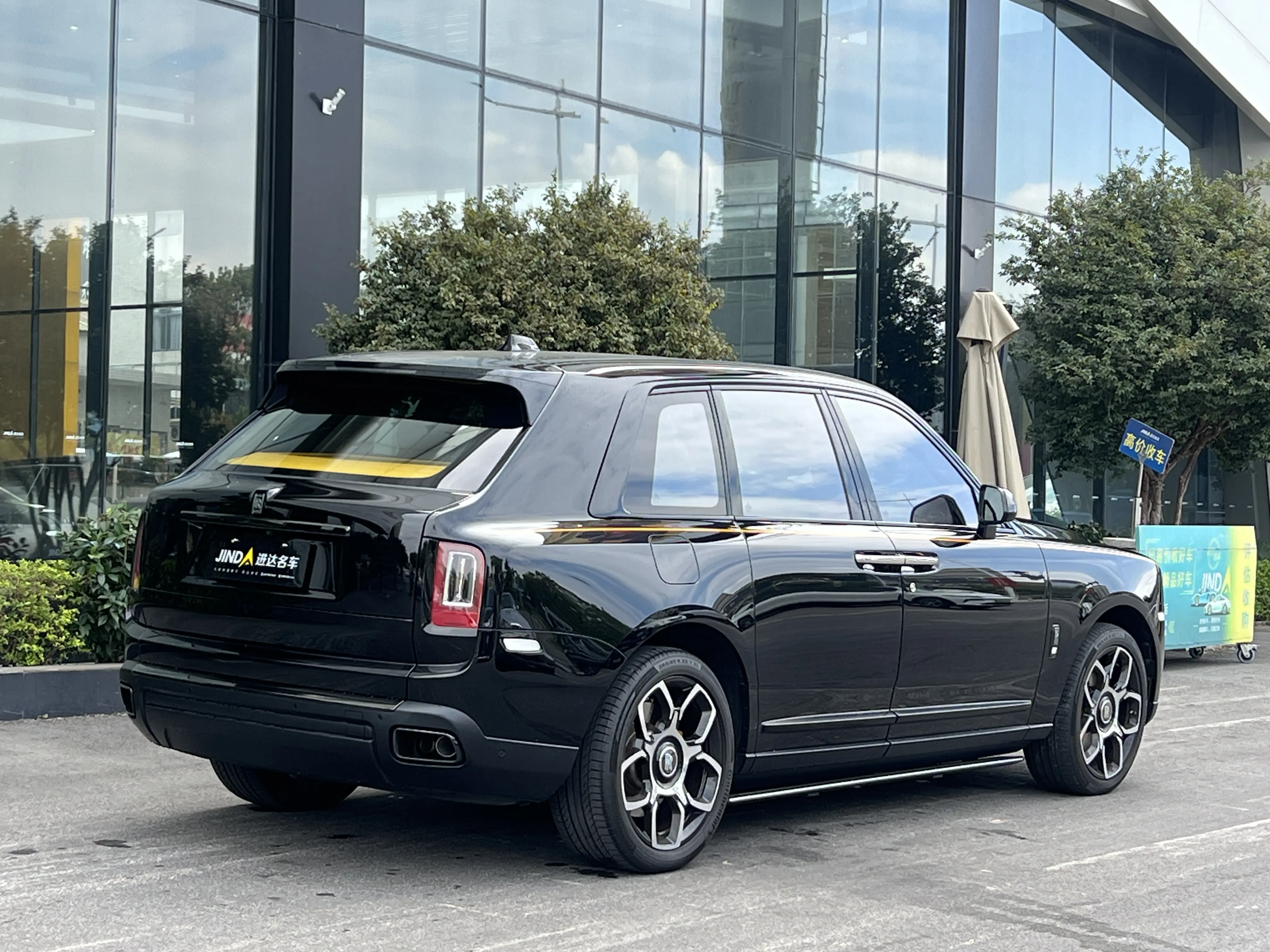 Rolls Royce Cullinan  из Китая