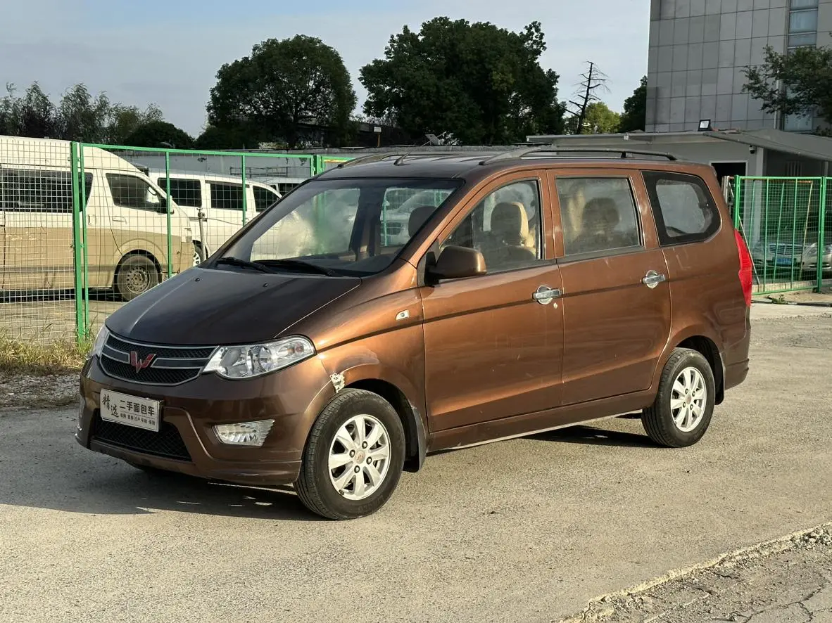 Wuling Hongguang  из Китая