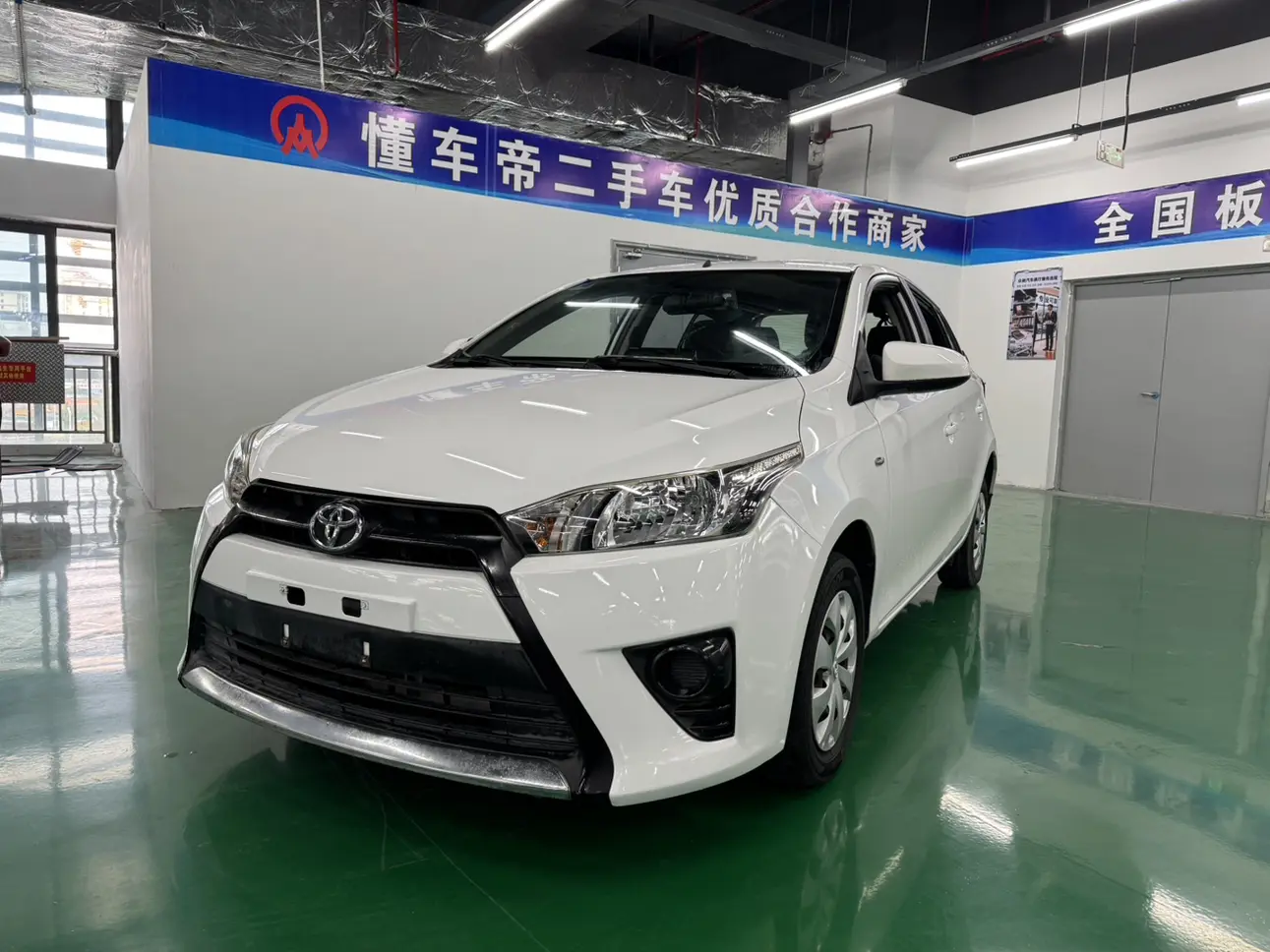 Toyota Yaris L  из Китая