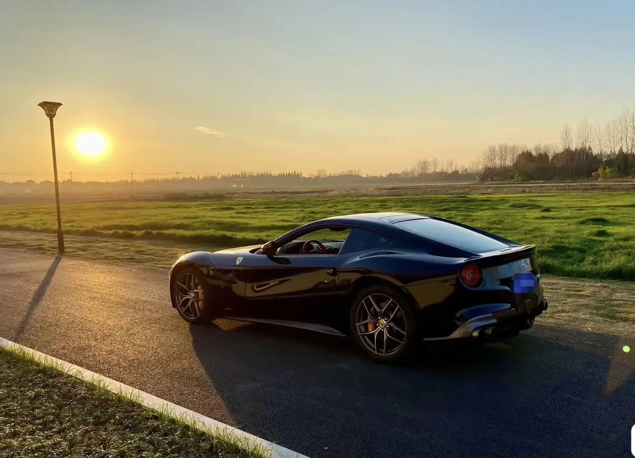 Ferrari F12berlinetta  из Китая