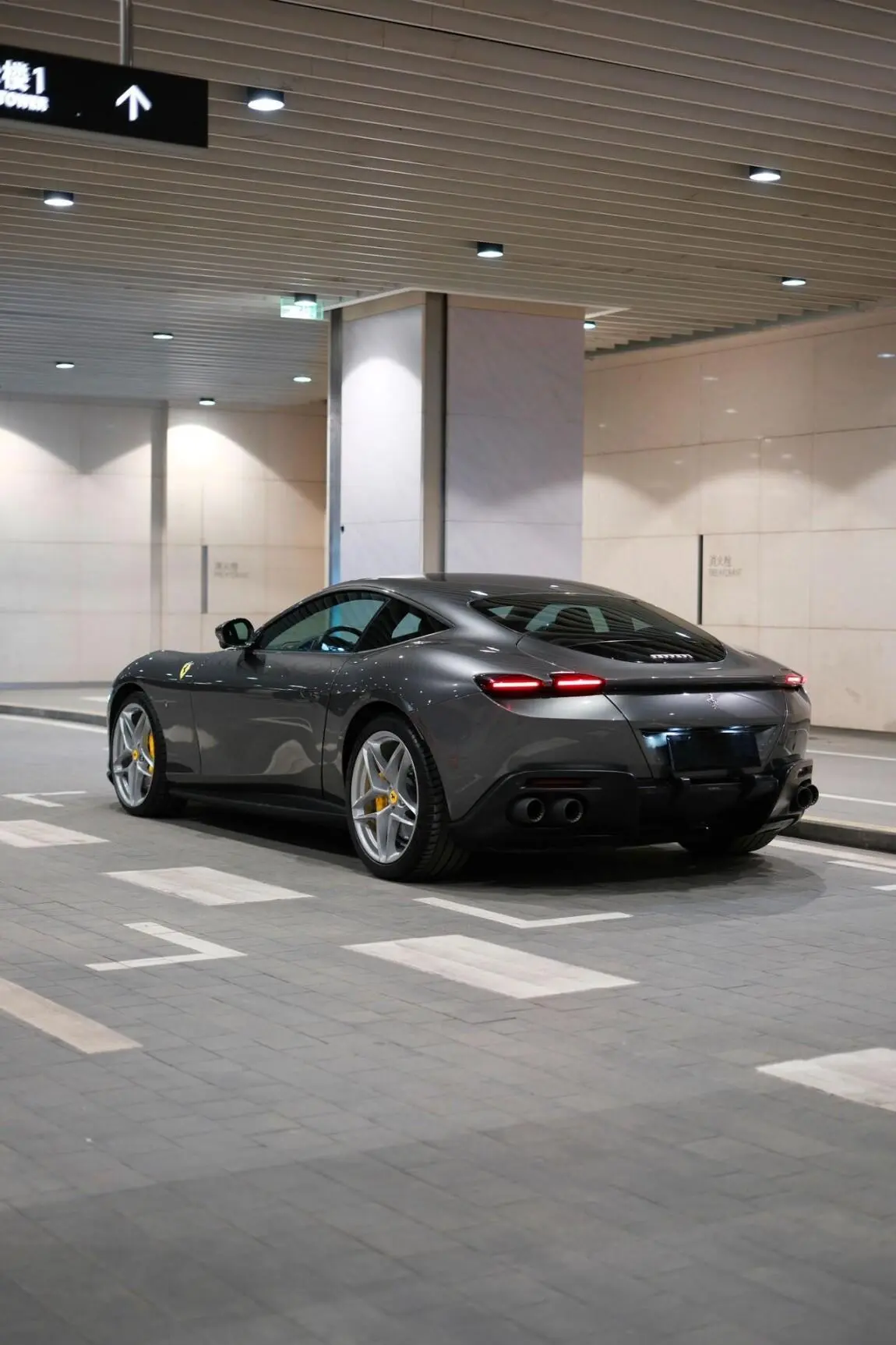 Ferrari Roma  из Китая