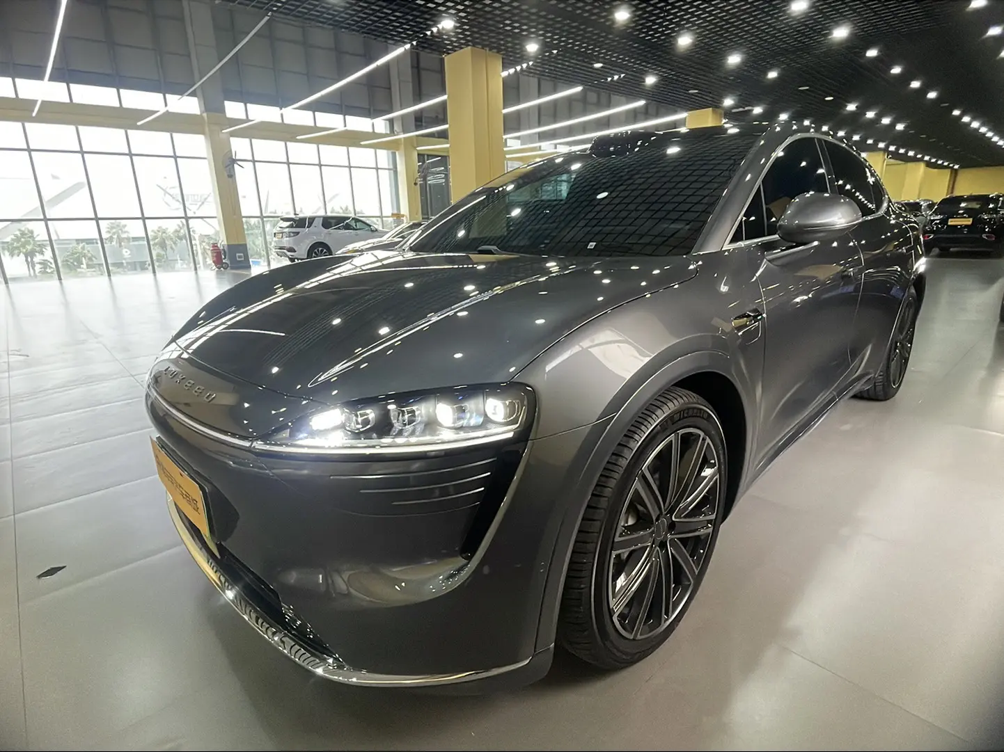 Luxeed Zhijie R7  из Китая