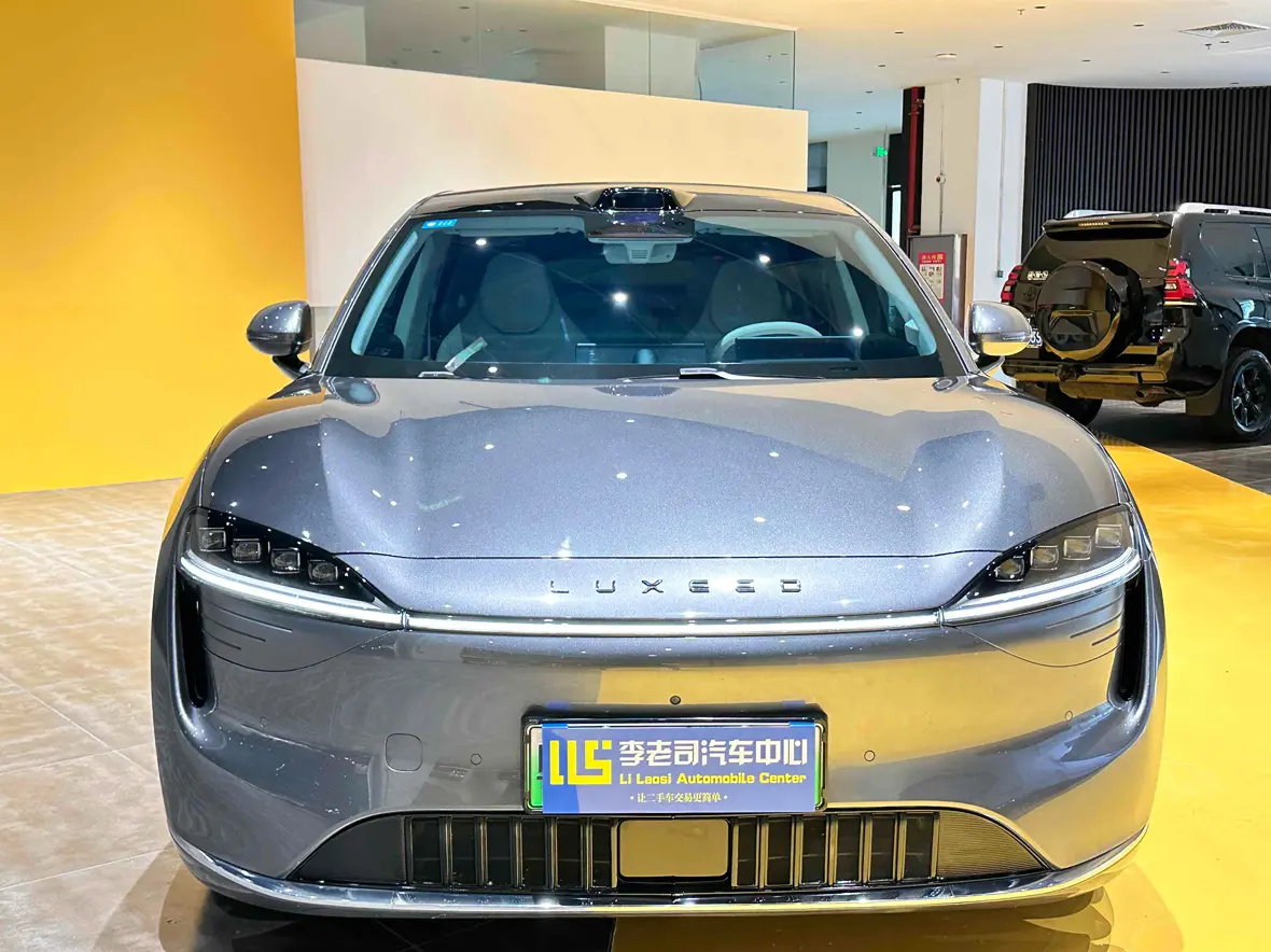 Luxeed Zhijie R7  из Китая