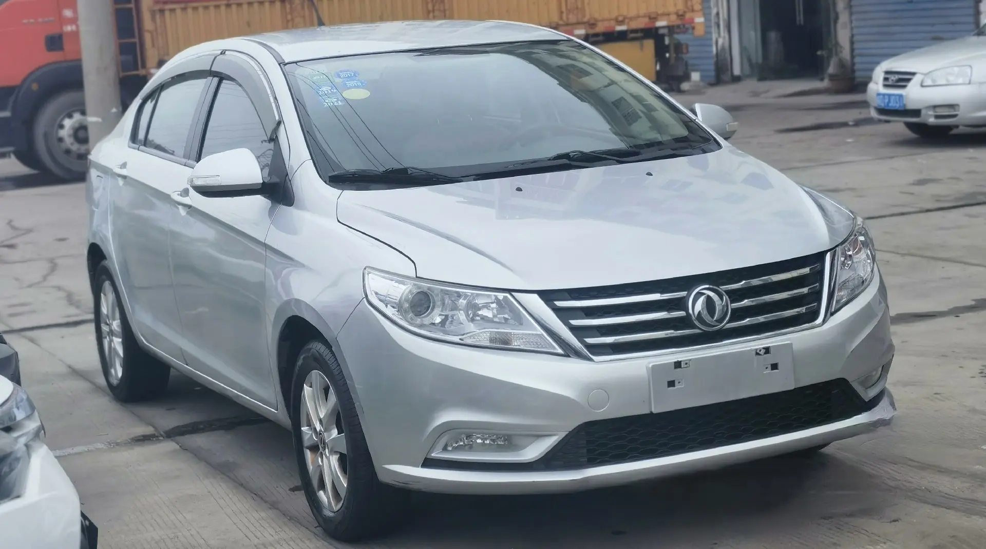 Dongfeng Fengshen A30  из Китая