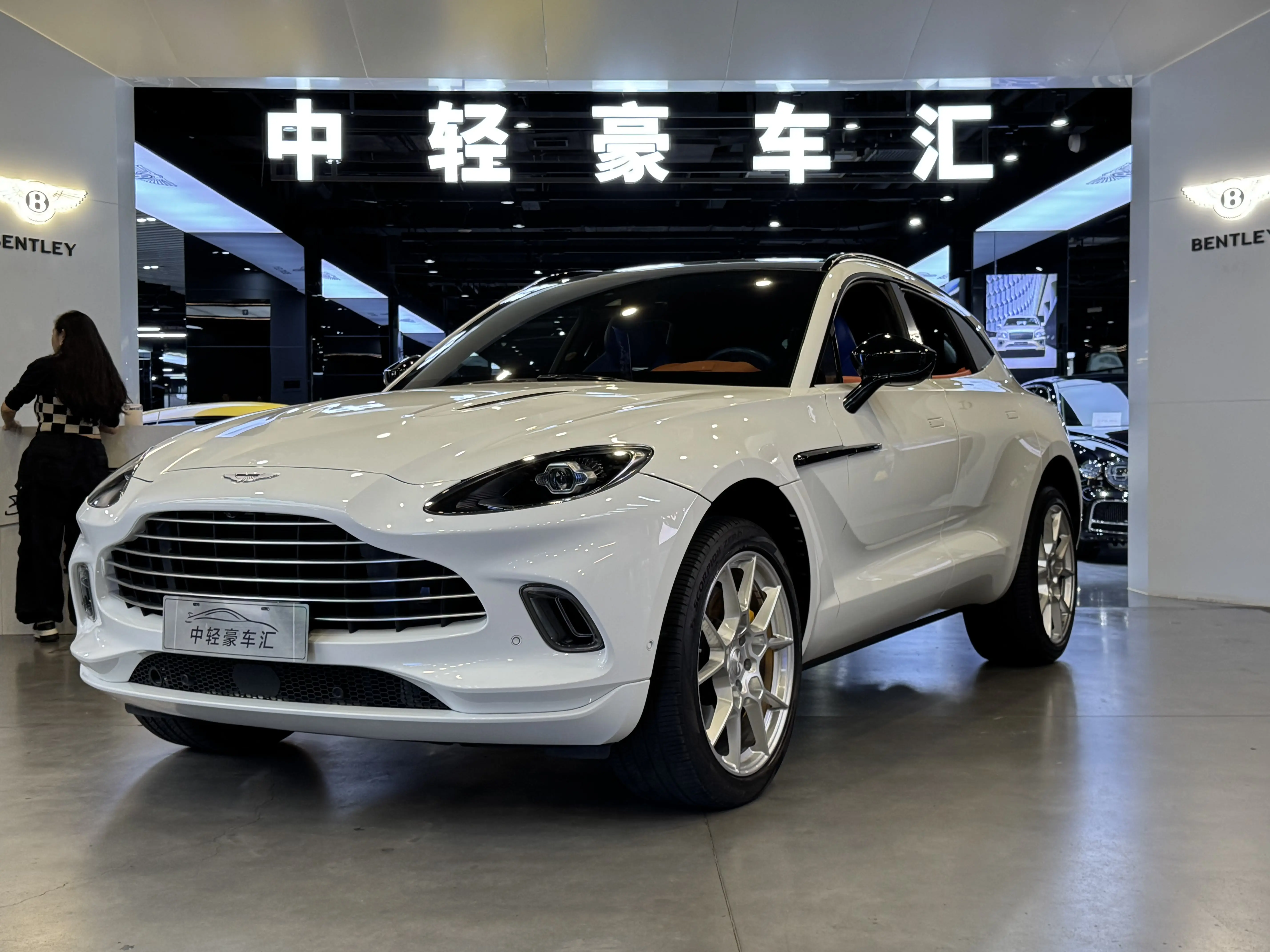 Aston Martin DBX  из Китая