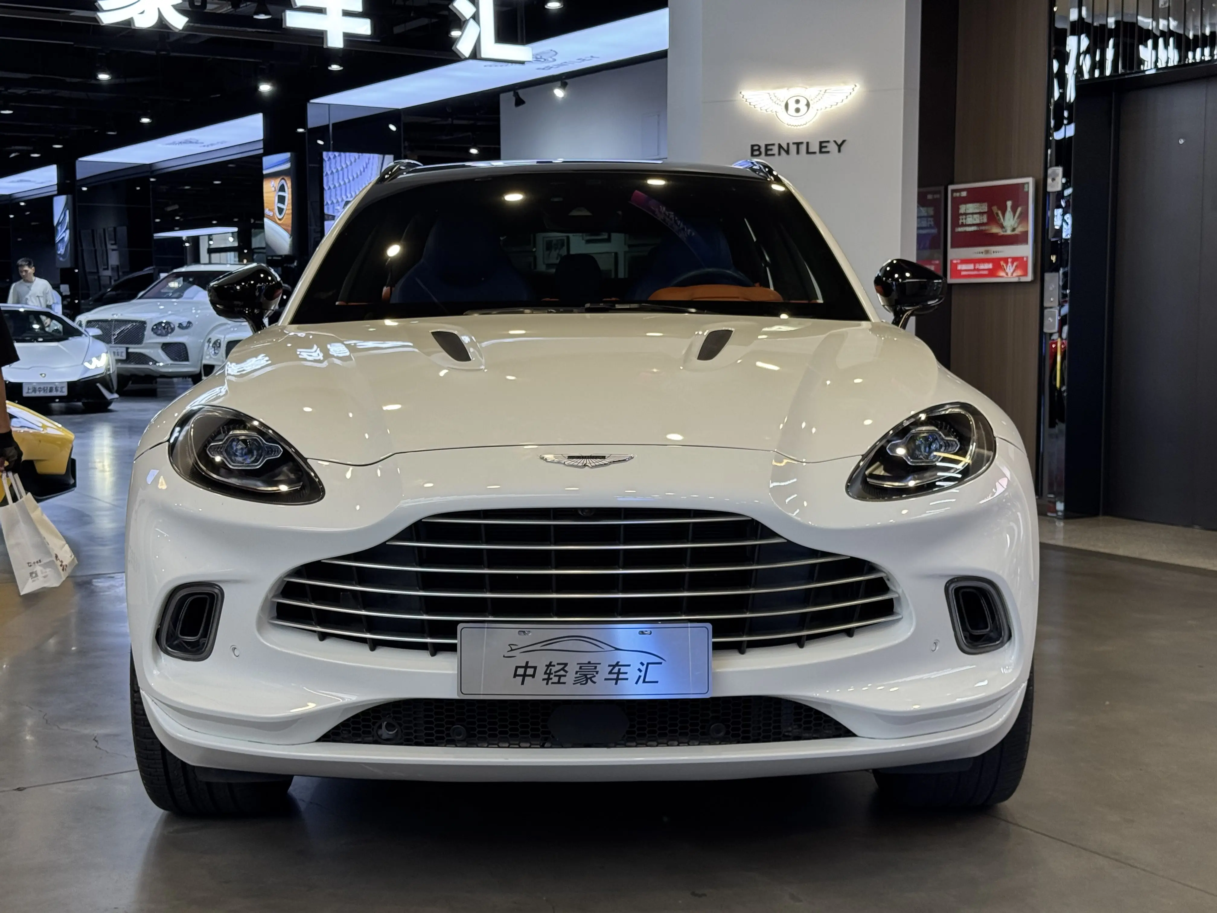 Aston Martin DBX  из Китая