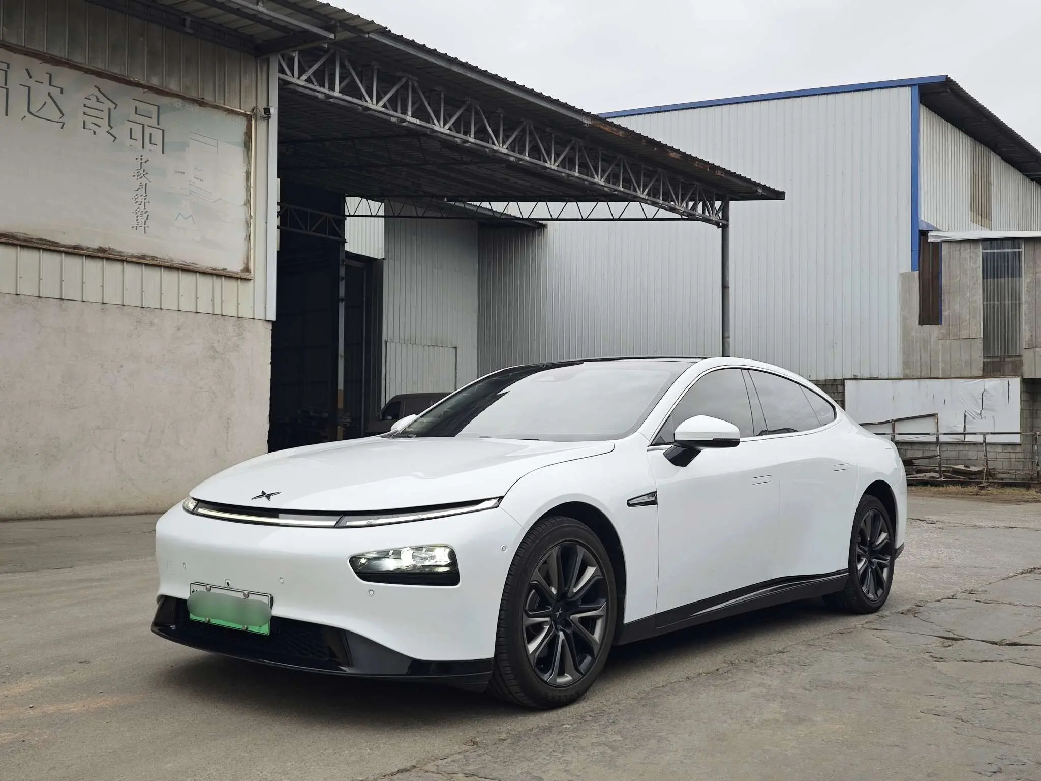 Xpeng P7  из Китая