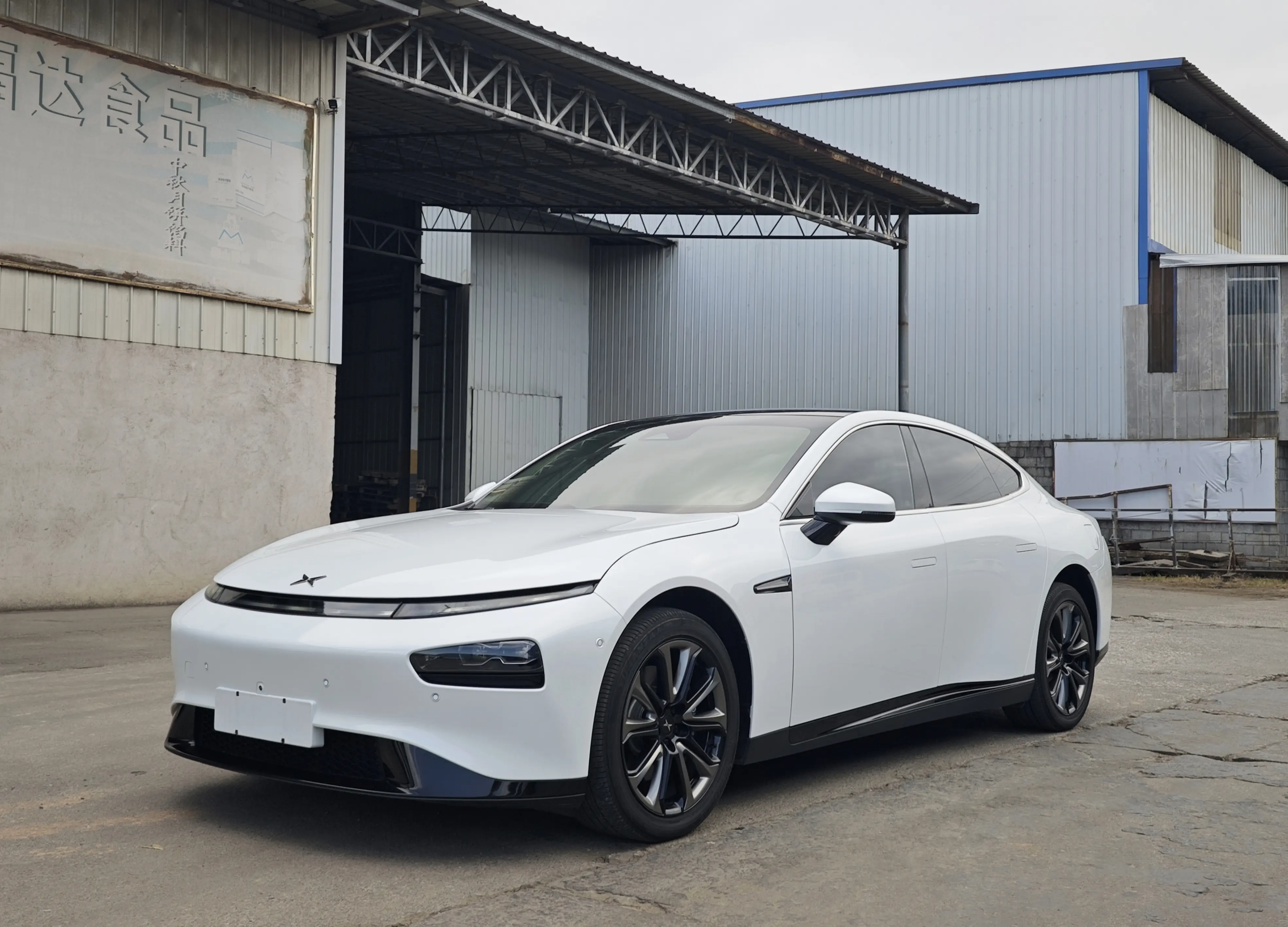 Xpeng P7  из Китая