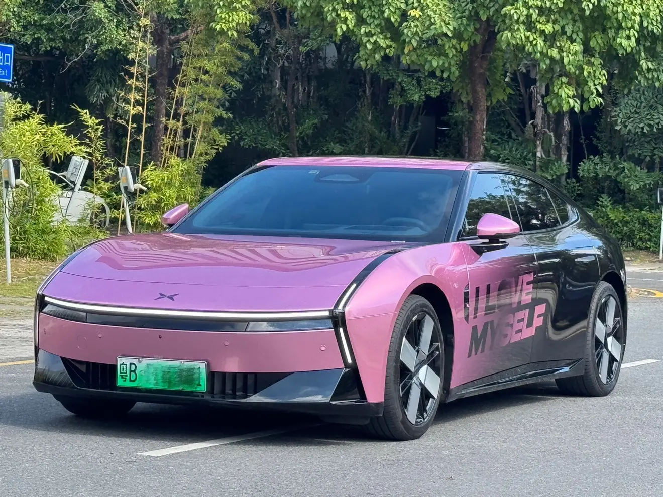 Xpeng P7  из Китая