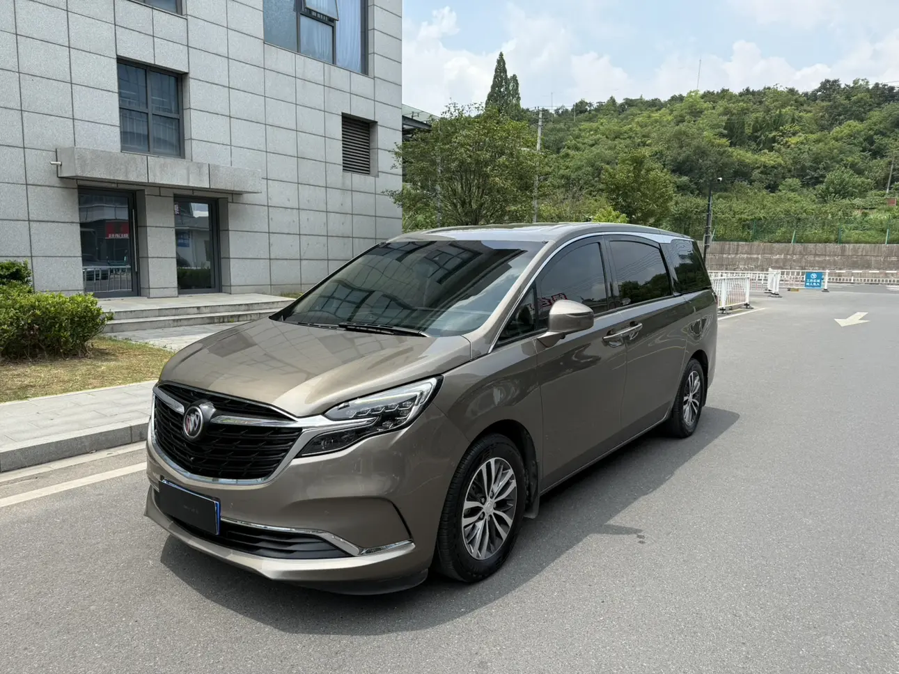 Buick GL8  из Китая