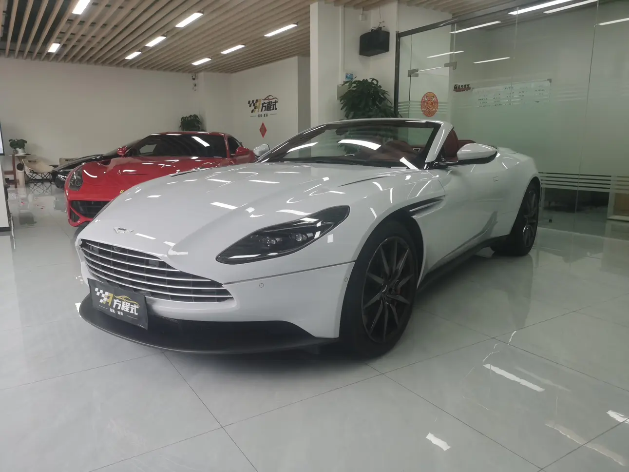 Aston Martin DB11  из Китая