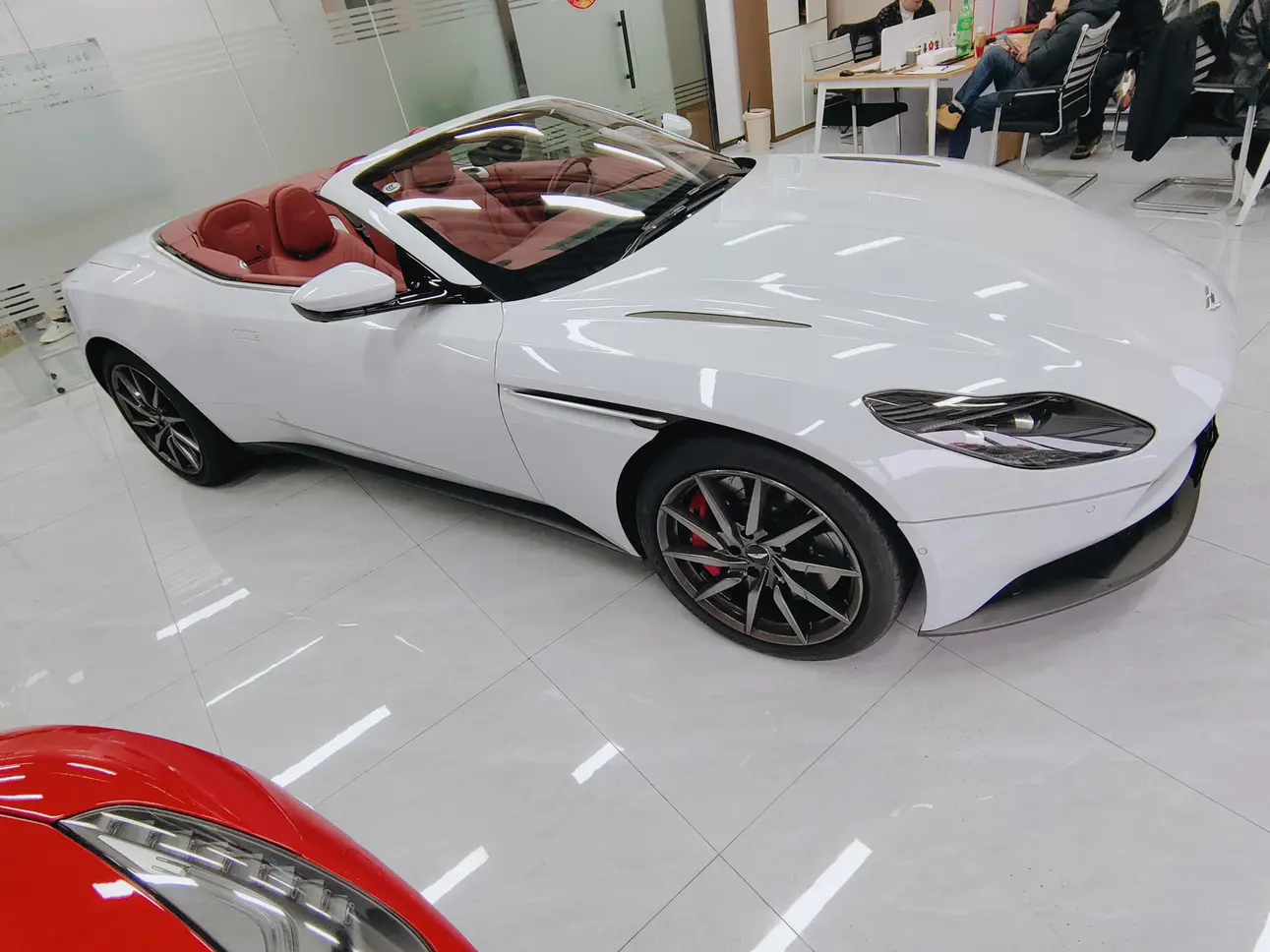 Aston Martin DB11  из Китая