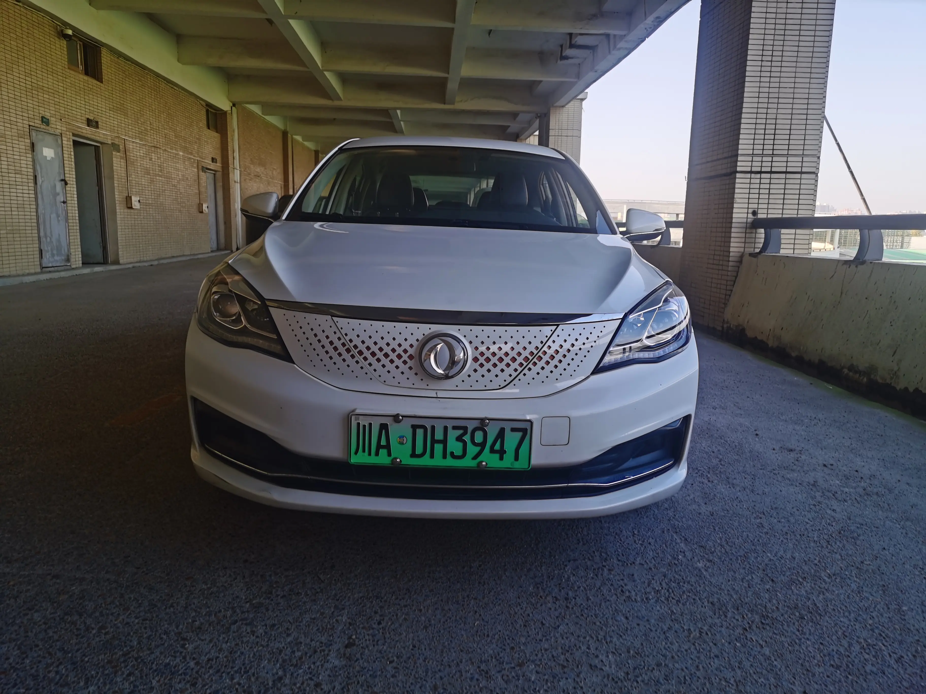 Dongfeng Fengshen E70  из Китая