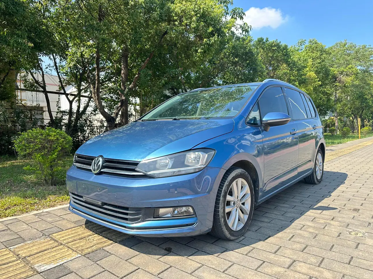 Volkswagen Touran L  из Китая