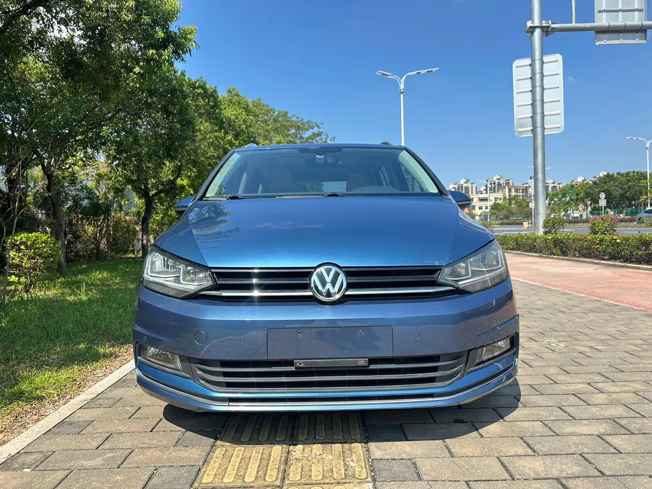 Volkswagen Touran L  из Китая