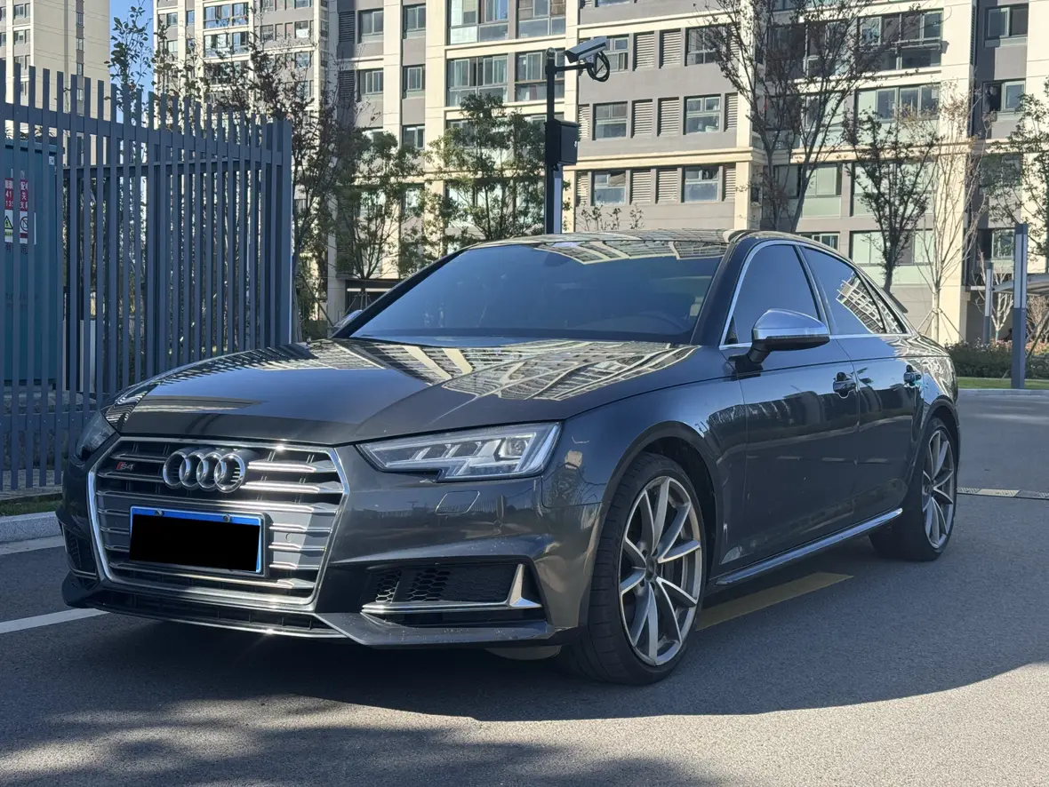 Audi S4  из Китая
