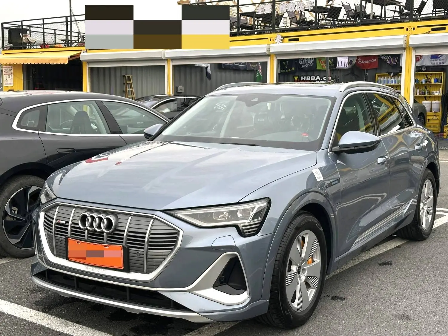 Audi e-tron  из Китая