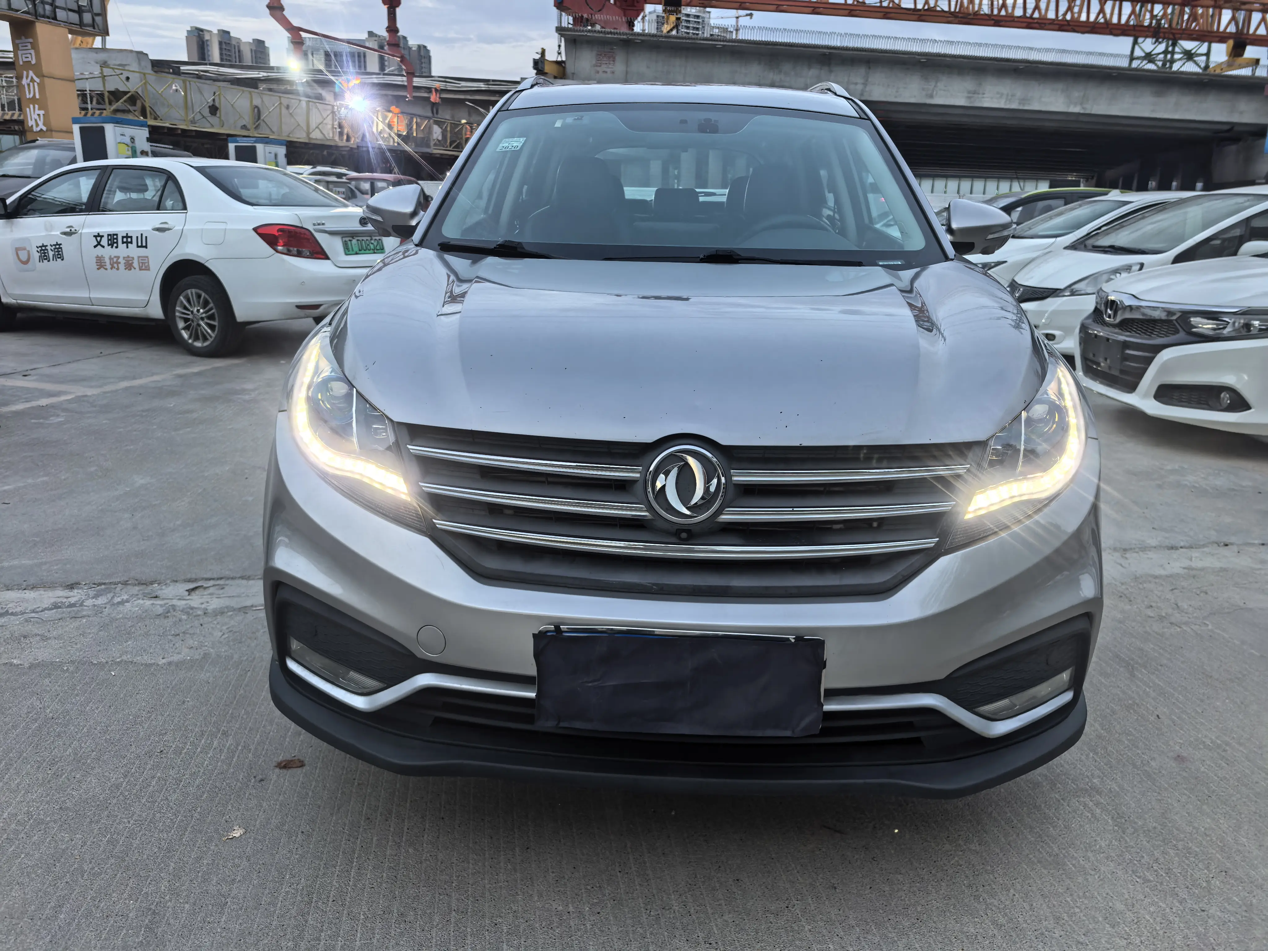 Dongfeng Fengon 580  из Китая