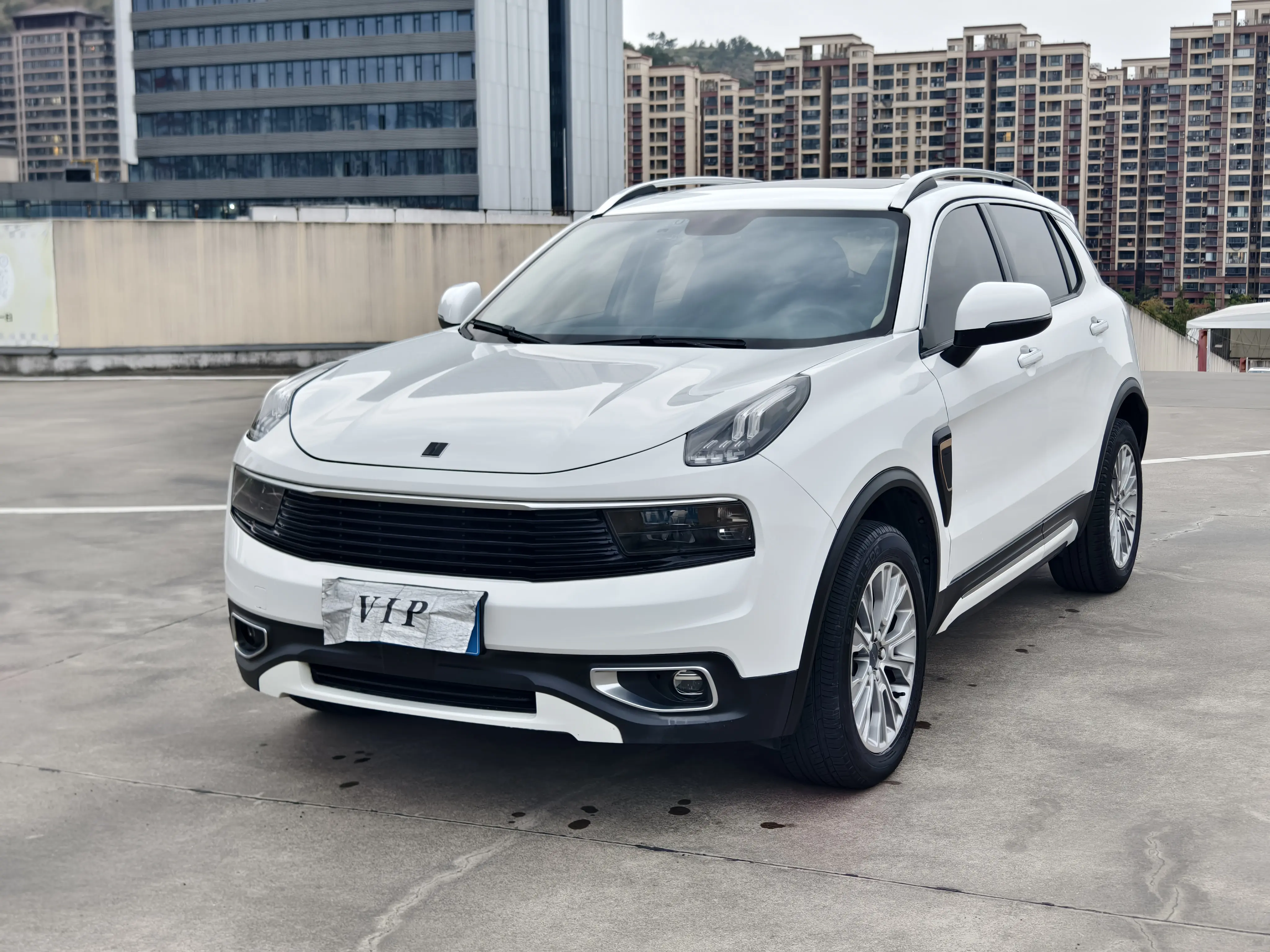 Lynk & Co 01  из Китая