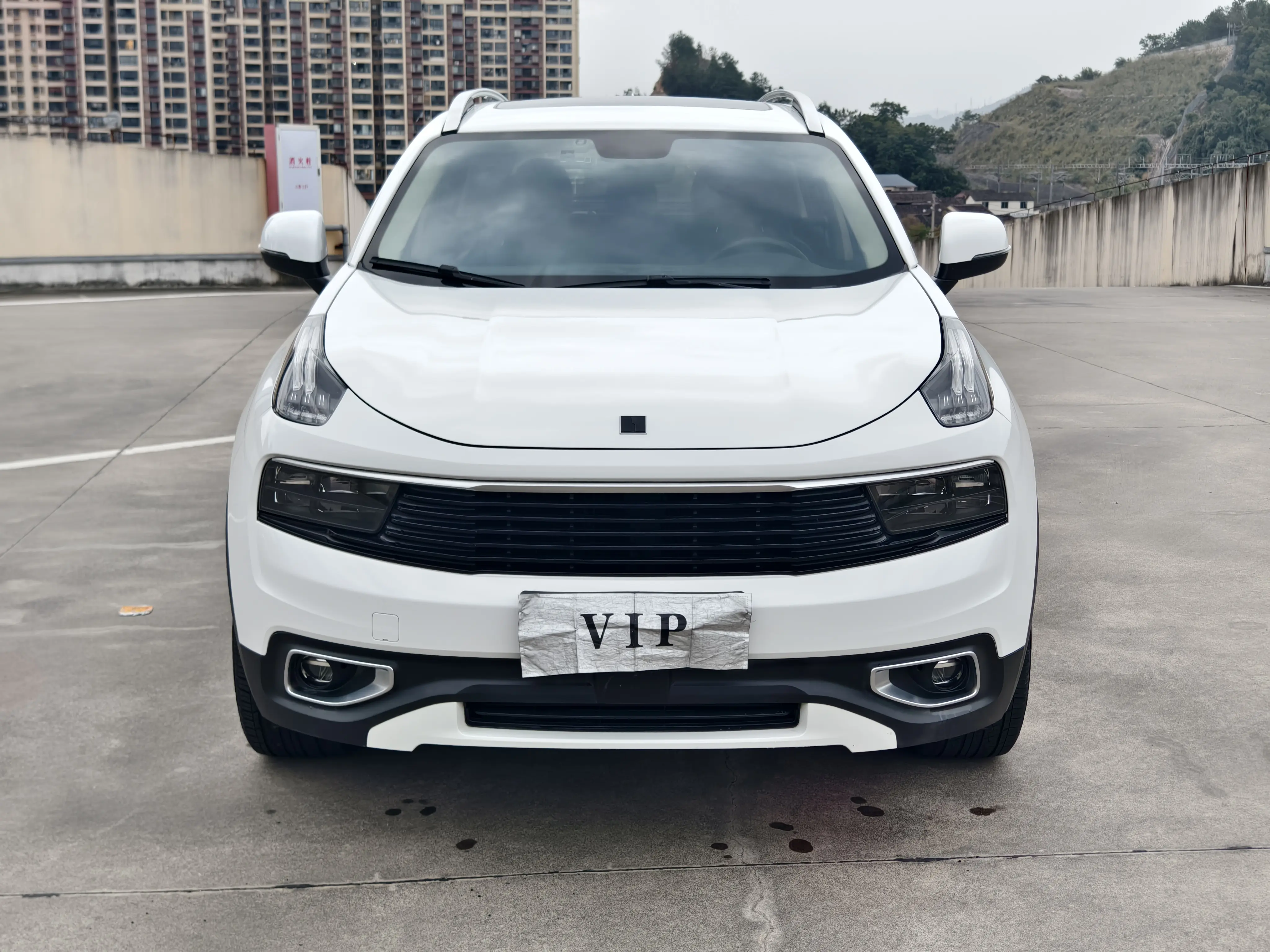 Lynk & Co 01  из Китая