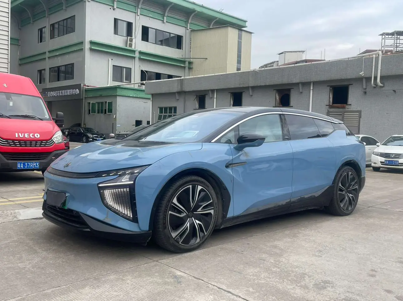 HiPhi X  из Китая