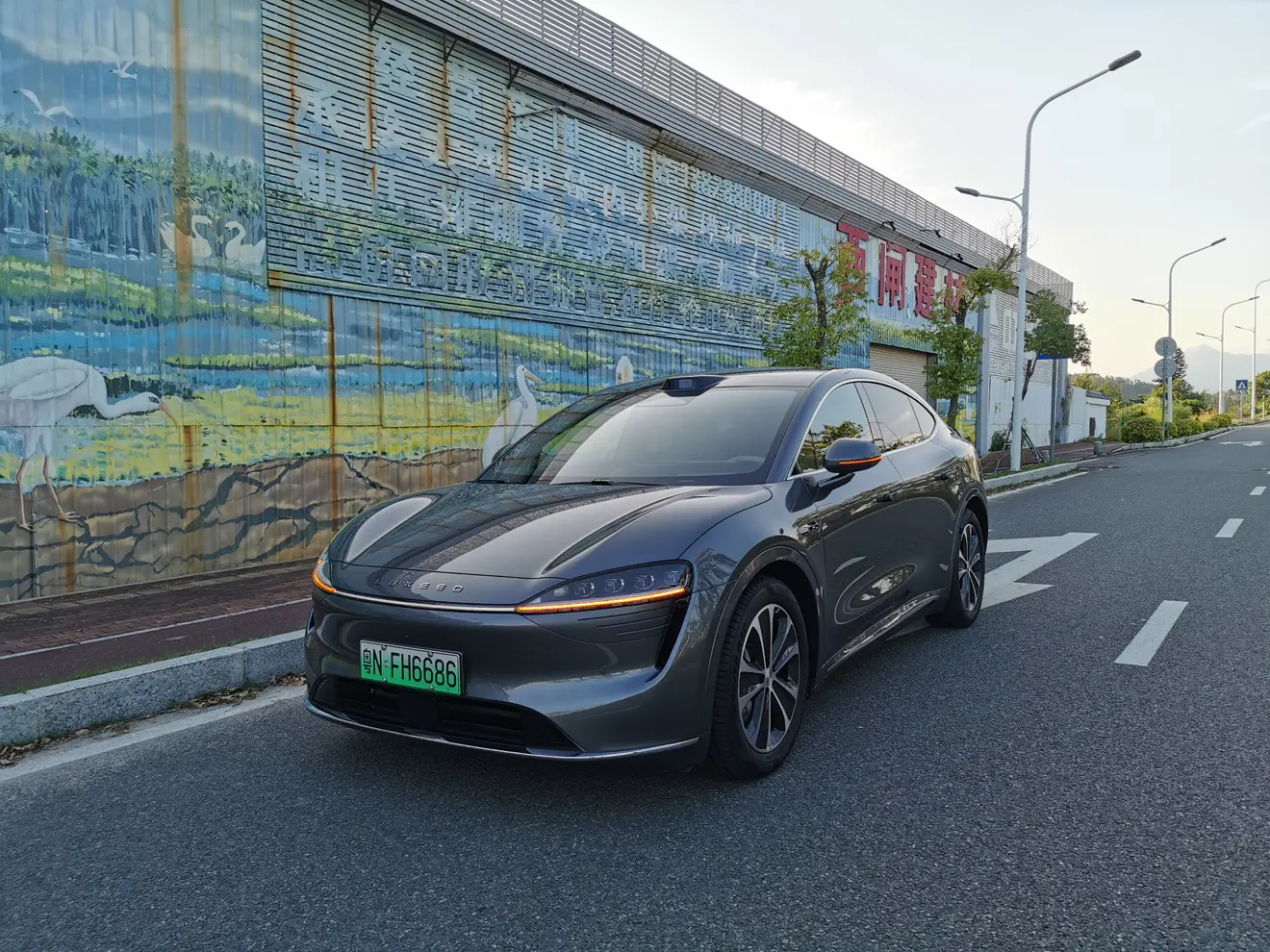 Luxeed Zhijie R7  из Китая