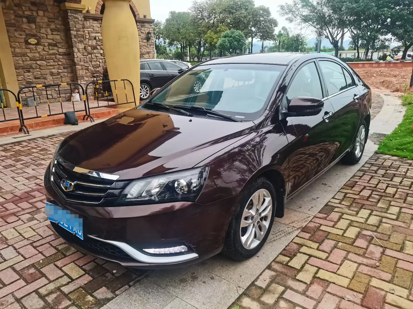 Geely Emgrand  из Китая