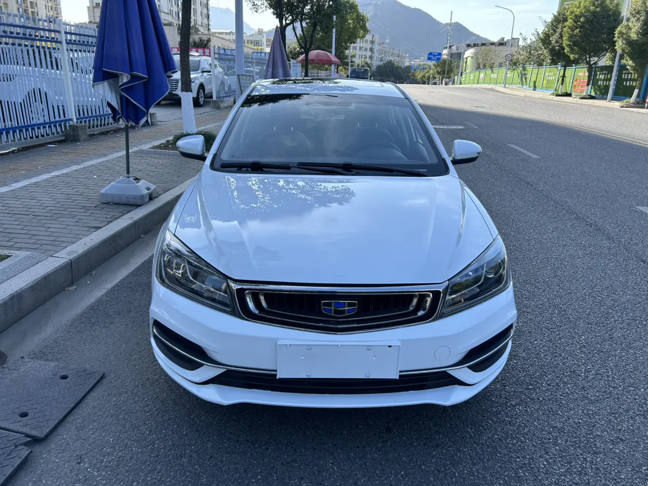 Geely Emgrand  из Китая