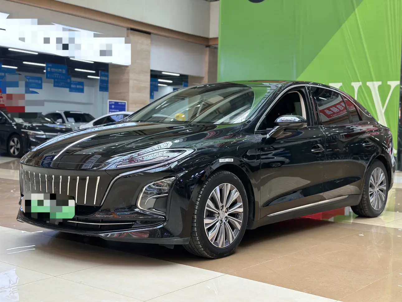 Hongqi E-QM5  из Китая