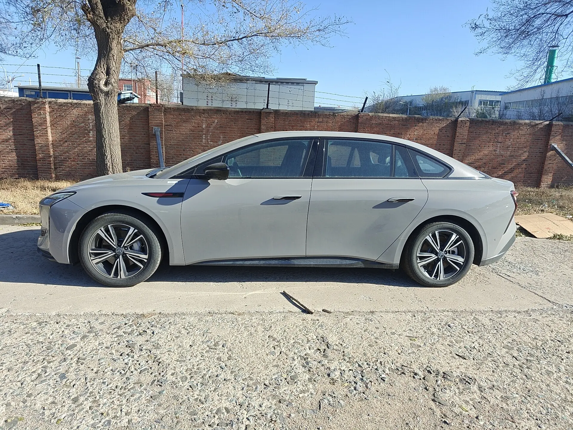 Hongqi EH7  из Китая