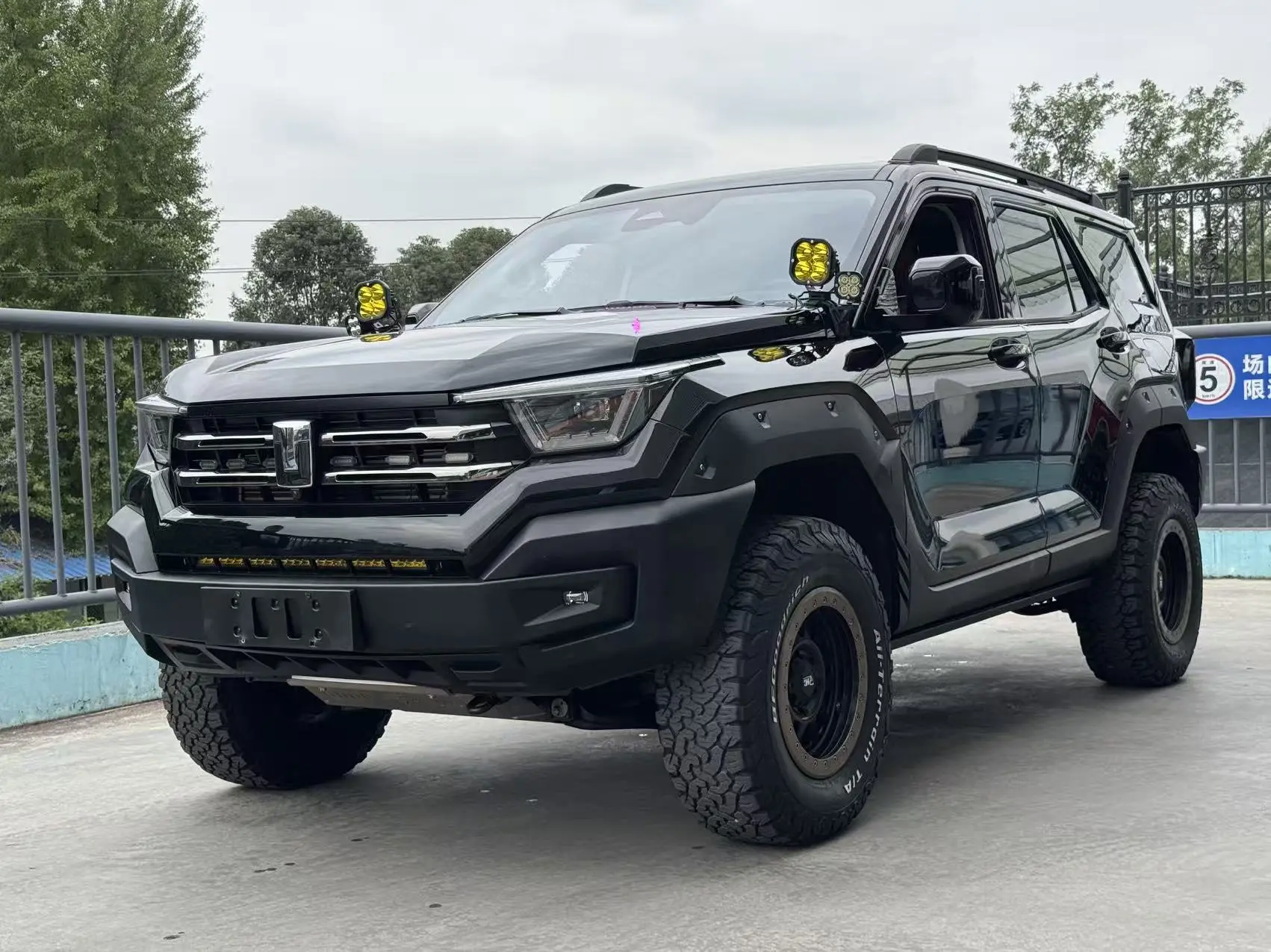 Tank 400 Hi4-T  из Китая