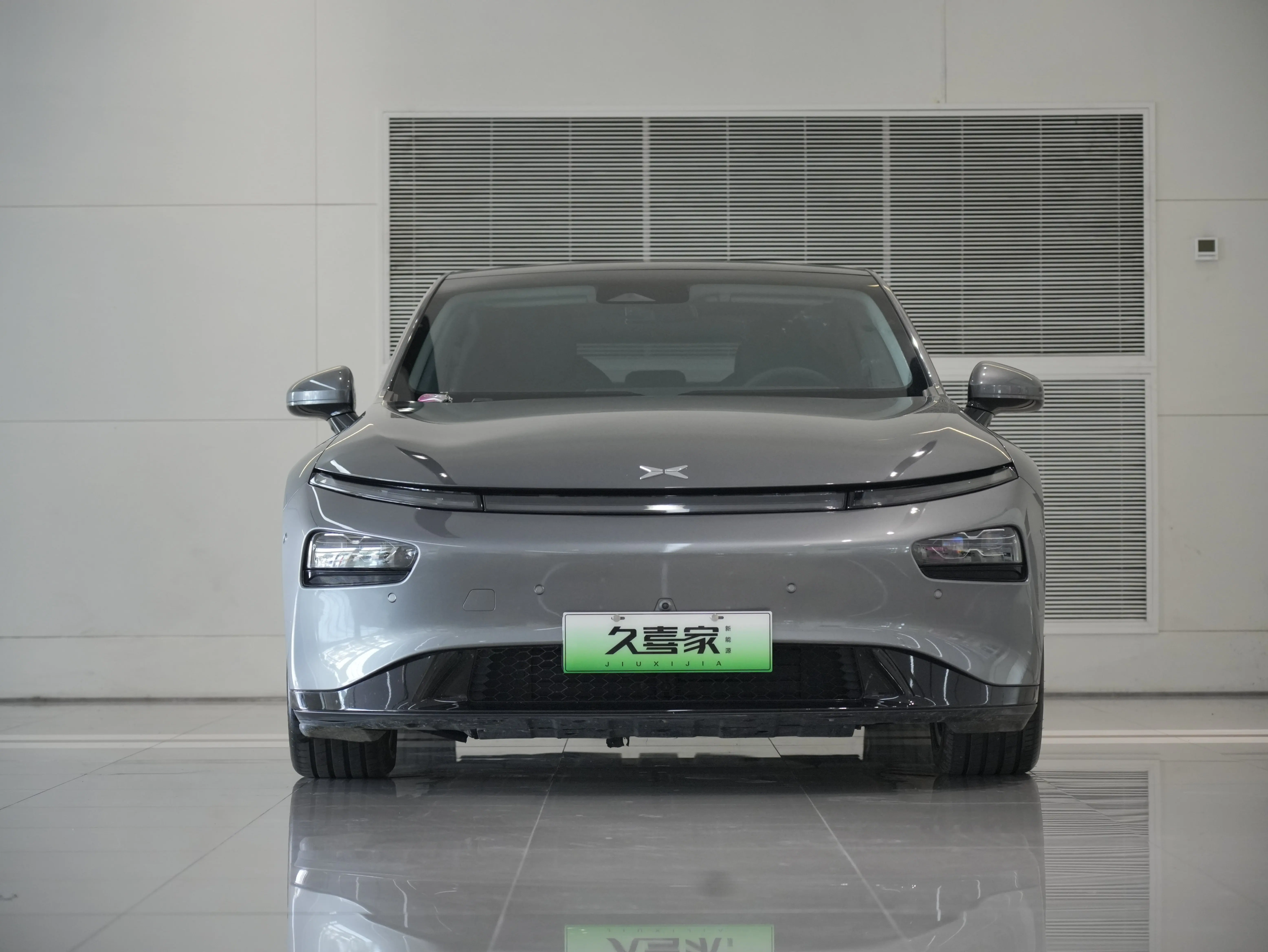 Xpeng P7  из Китая