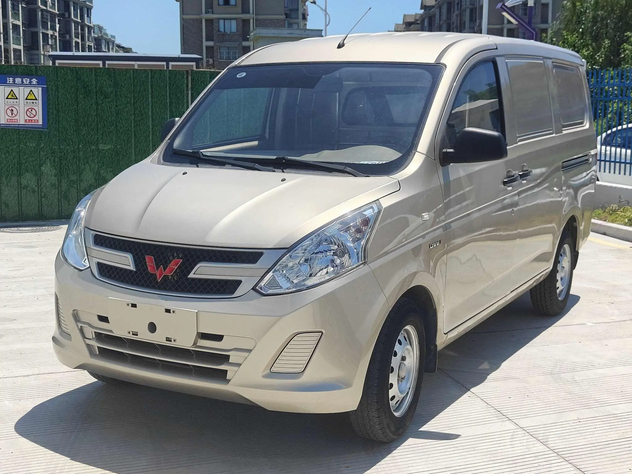 Wuling Rongguang V  из Китая