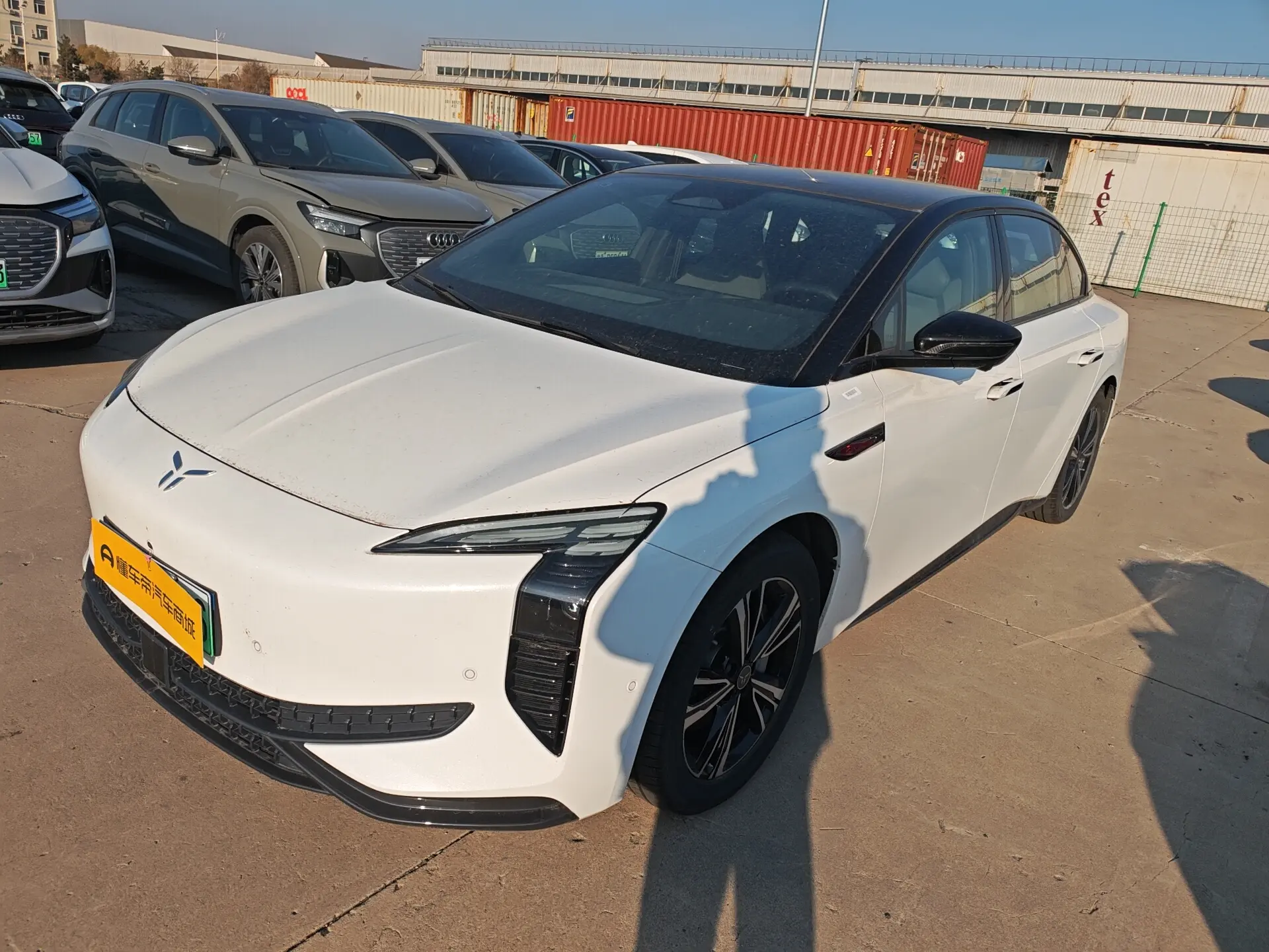 Hongqi EH7  из Китая