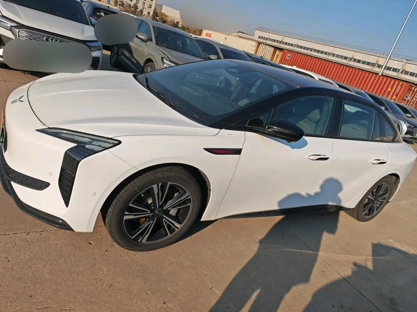 Hongqi EH7  из Китая