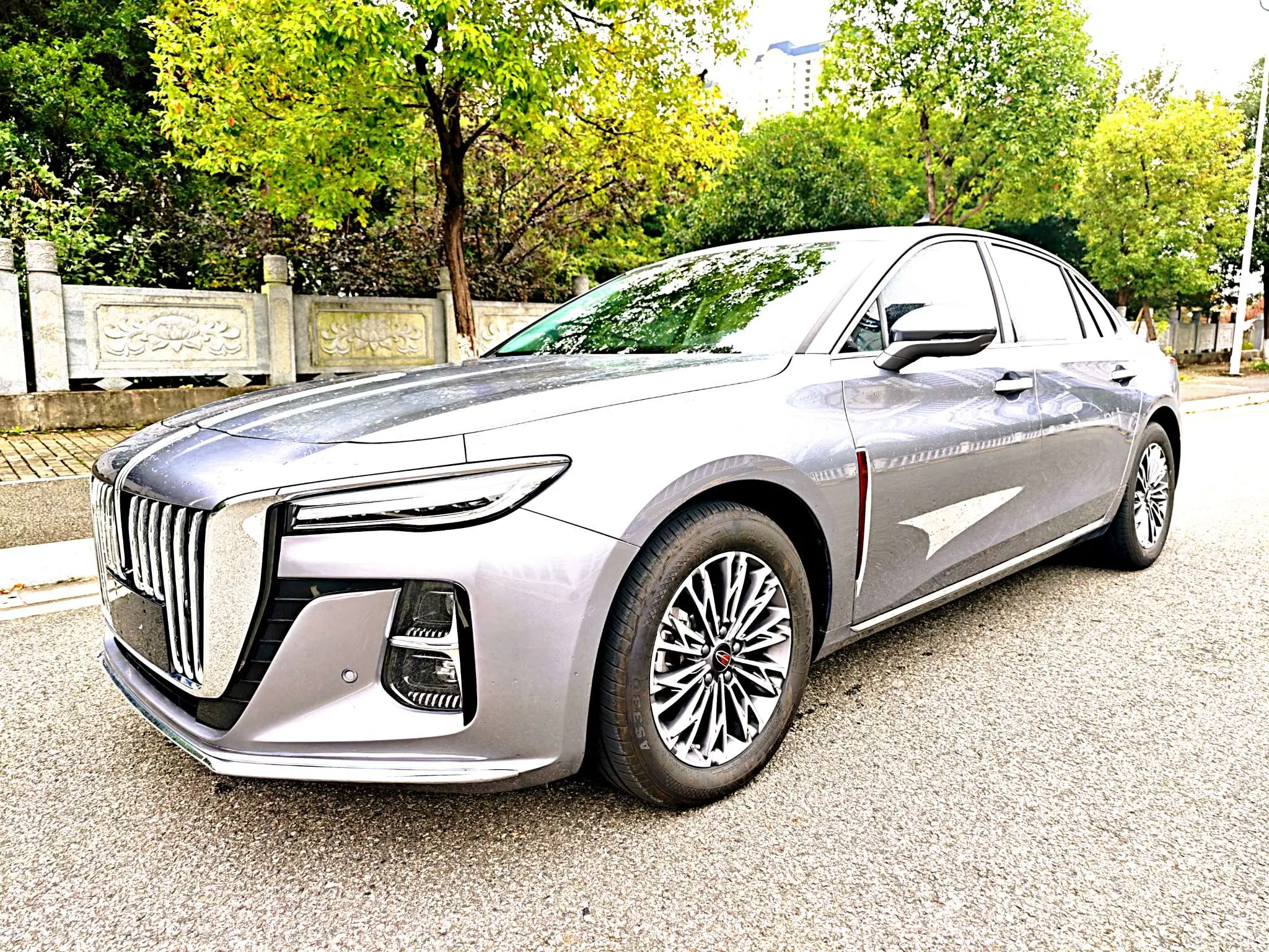 Hongqi H5  из Китая