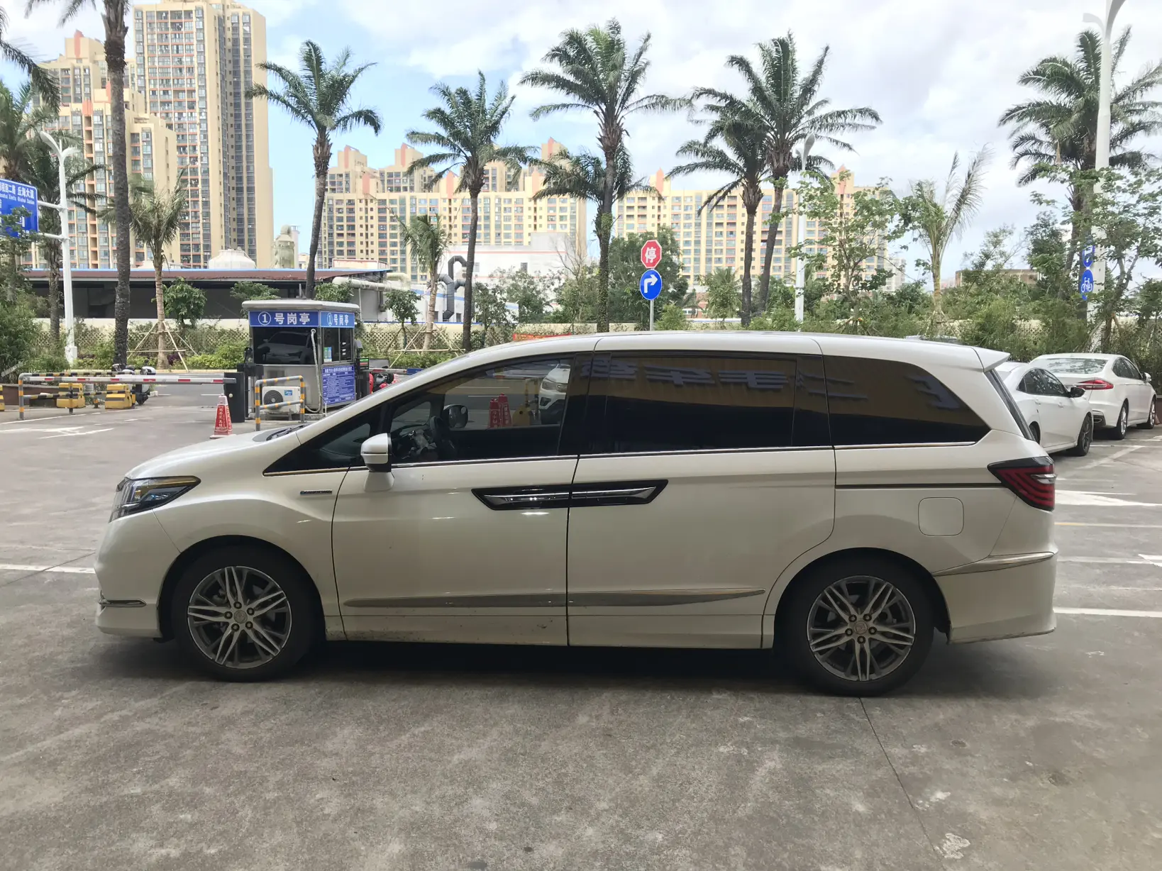 Honda Elysion (Alison)  из Китая