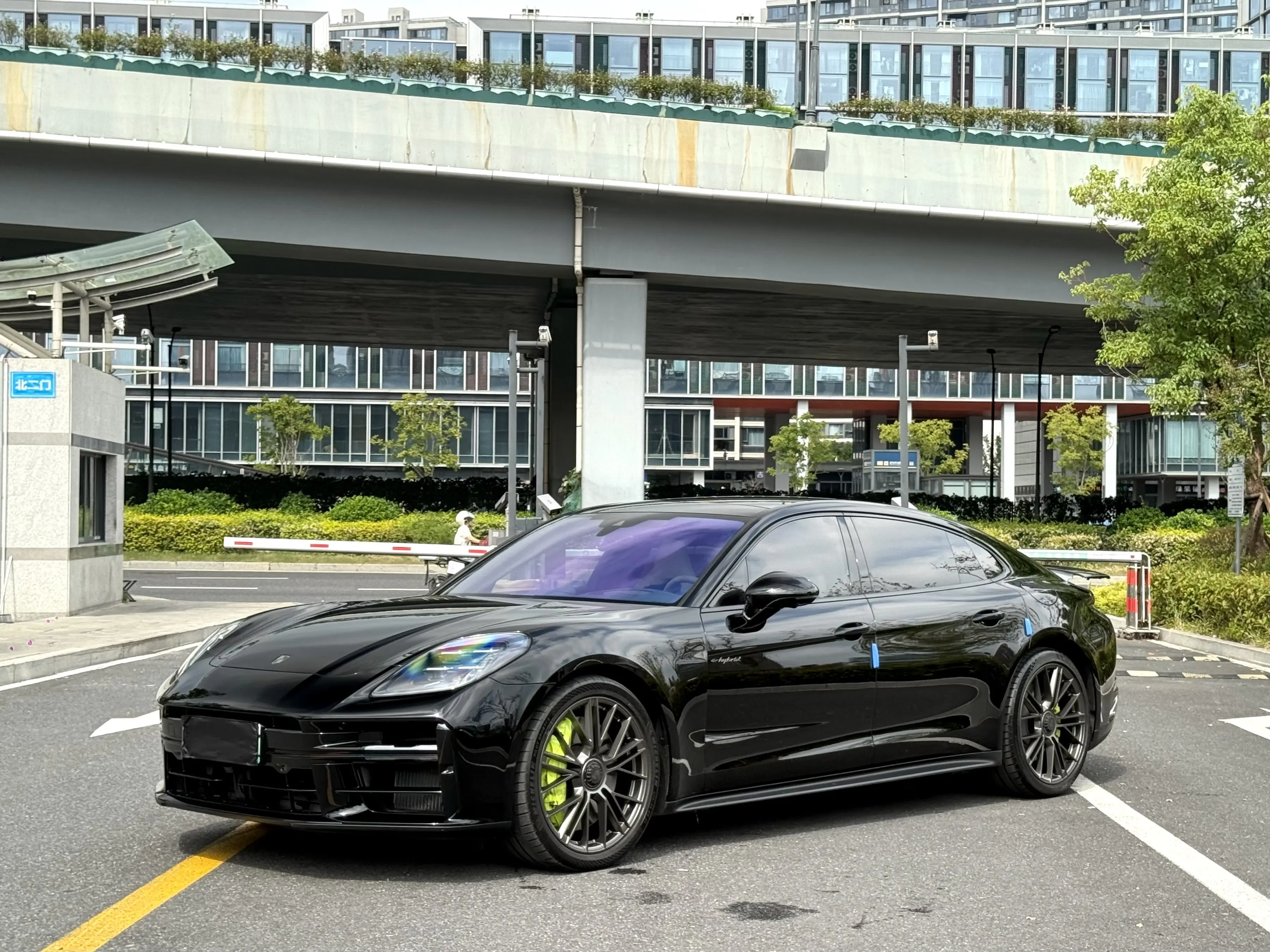 Porsche Panamera E-Hybrid  из Китая