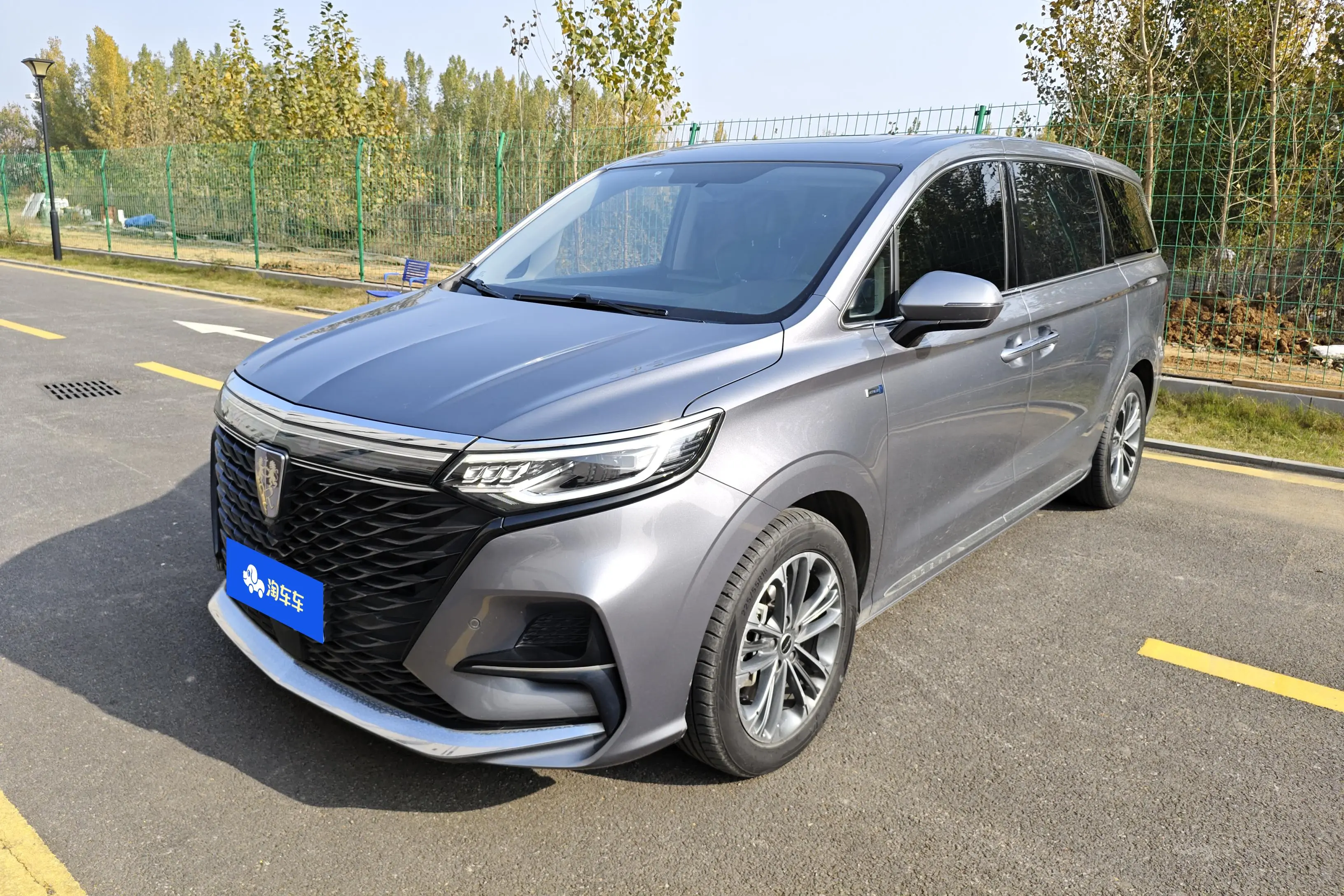 Roewe iMAX8  из Китая