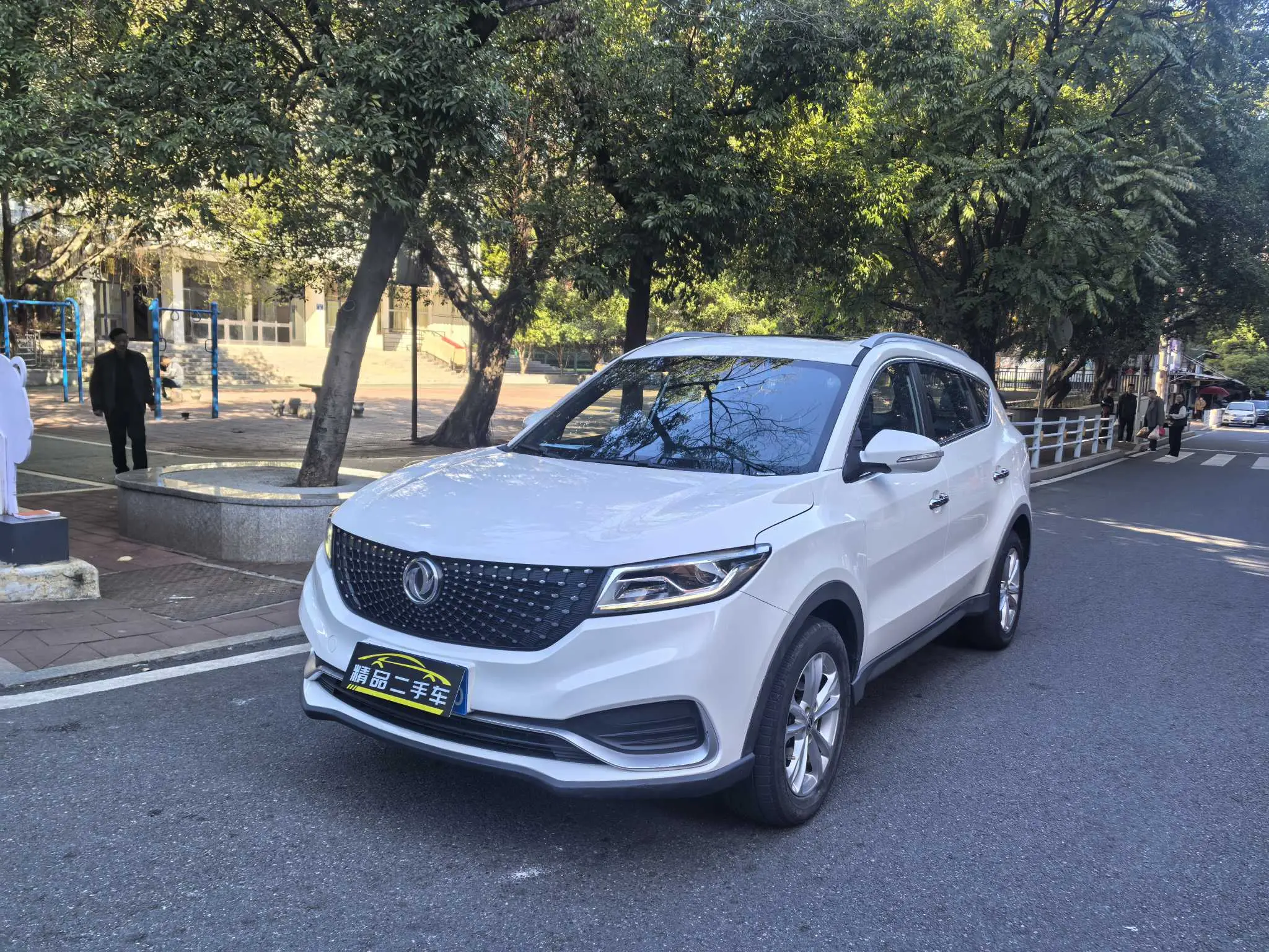 Dongfeng Fengguang 580Pro  из Китая