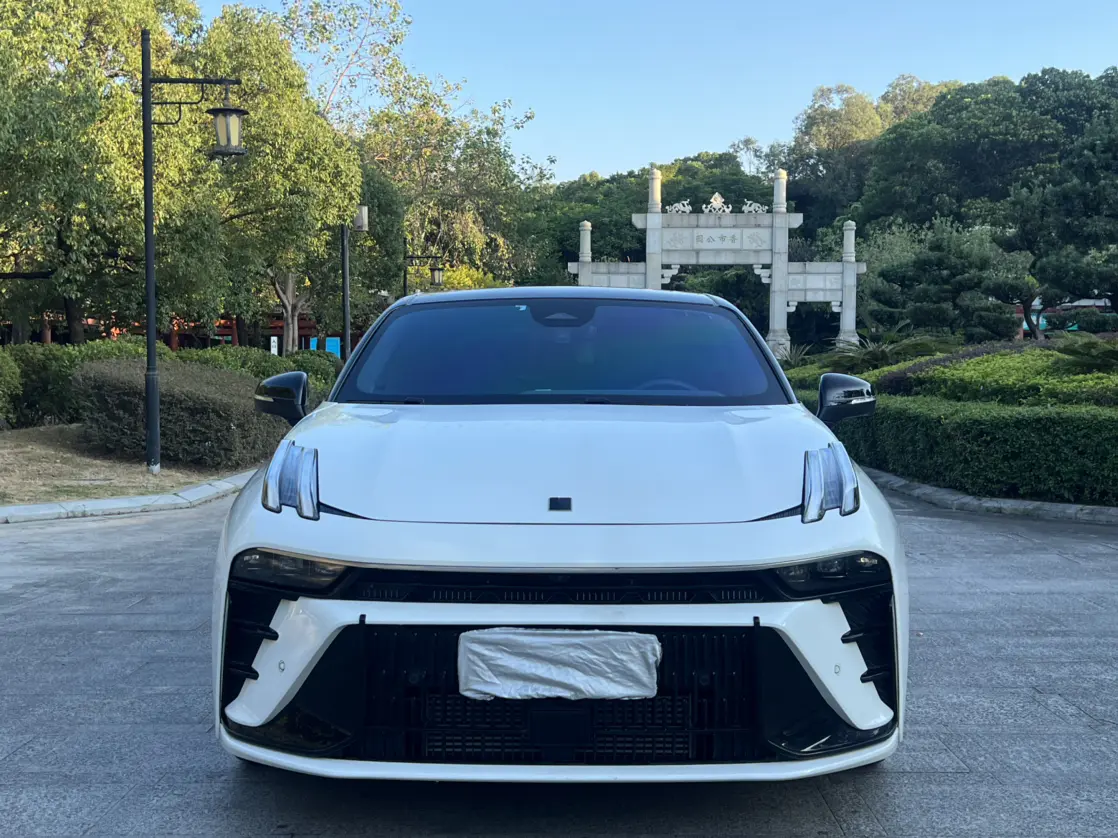 Lynk & Co 03
