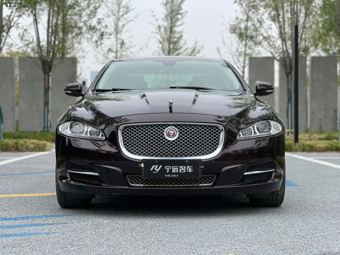 Jaguar XJ  из Китая