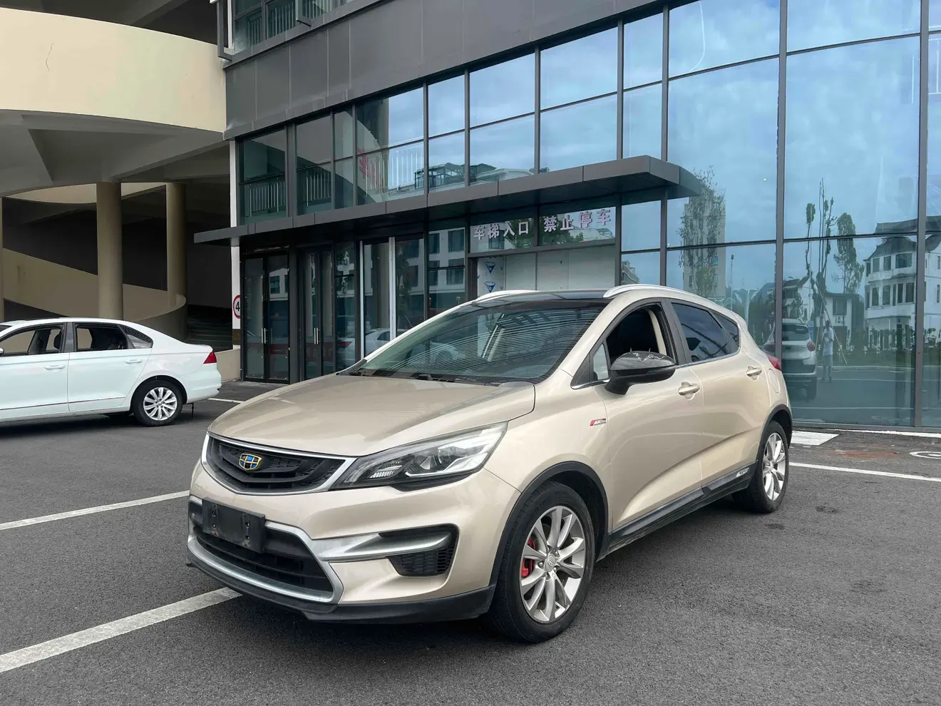 Geely Emgrand GS  из Китая