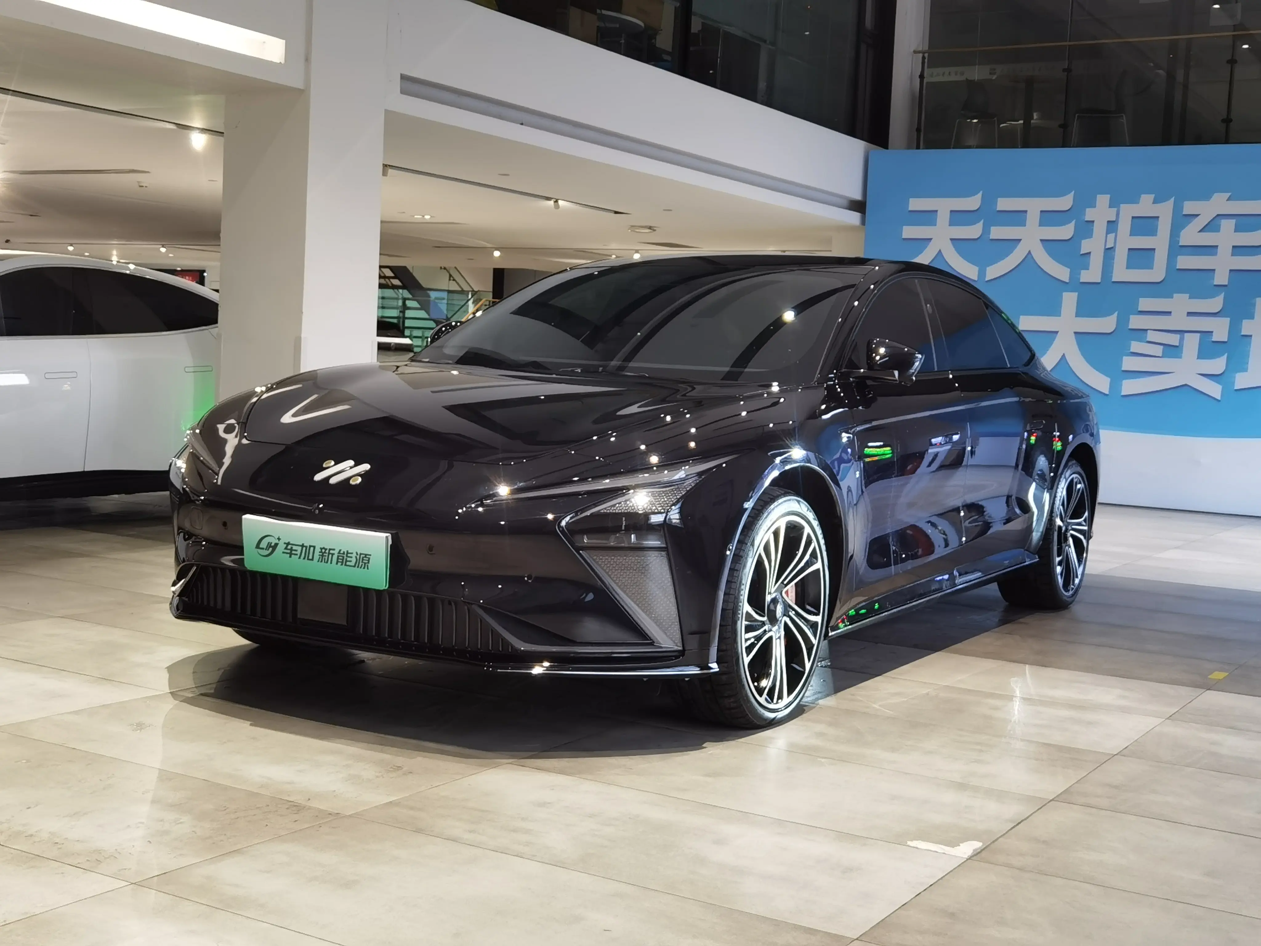 Zhiji L7  из Китая