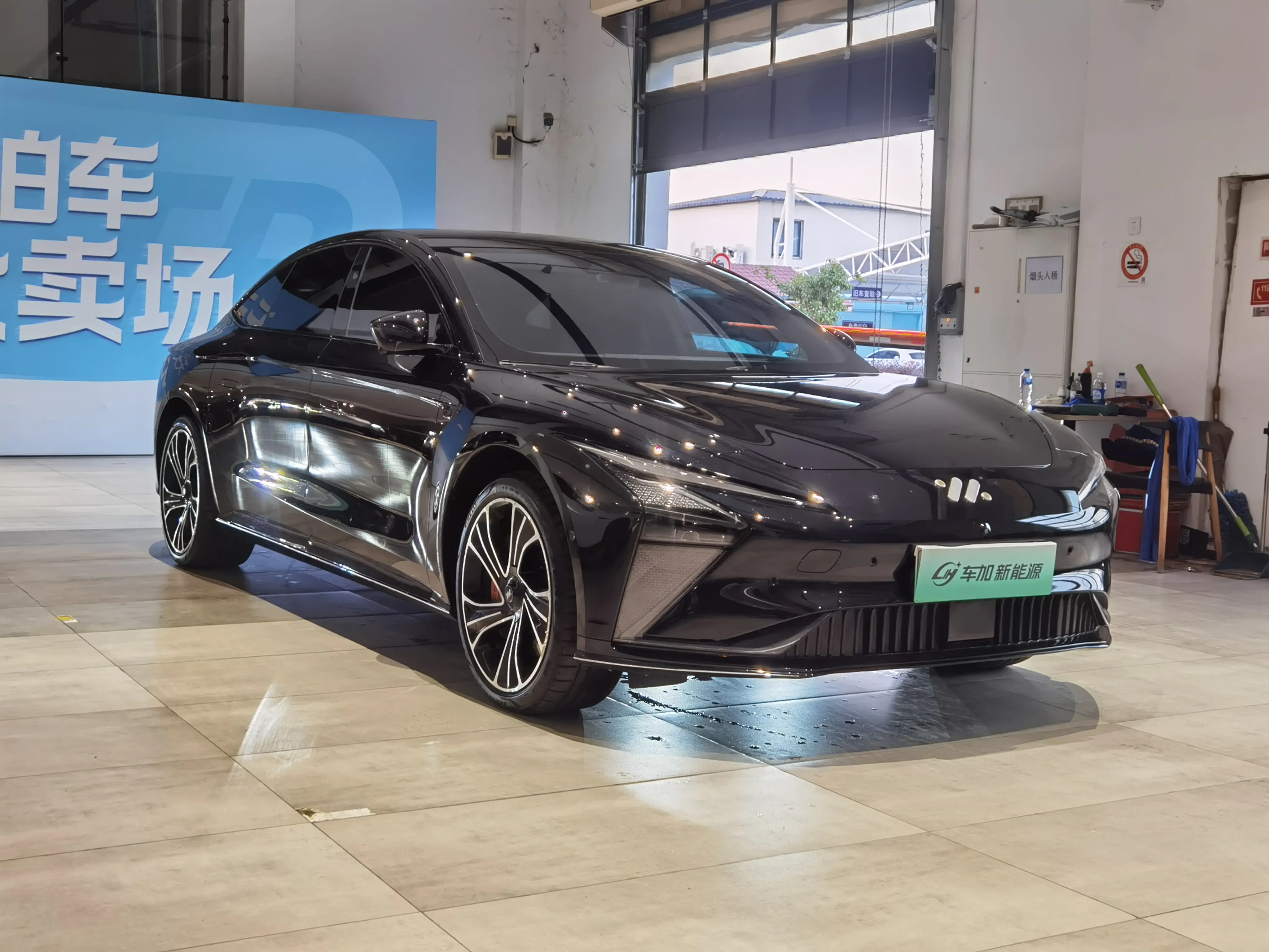 Zhiji L7  из Китая