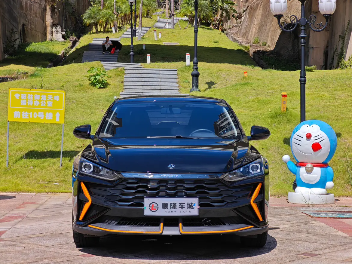 Dongfeng Yixuan  из Китая