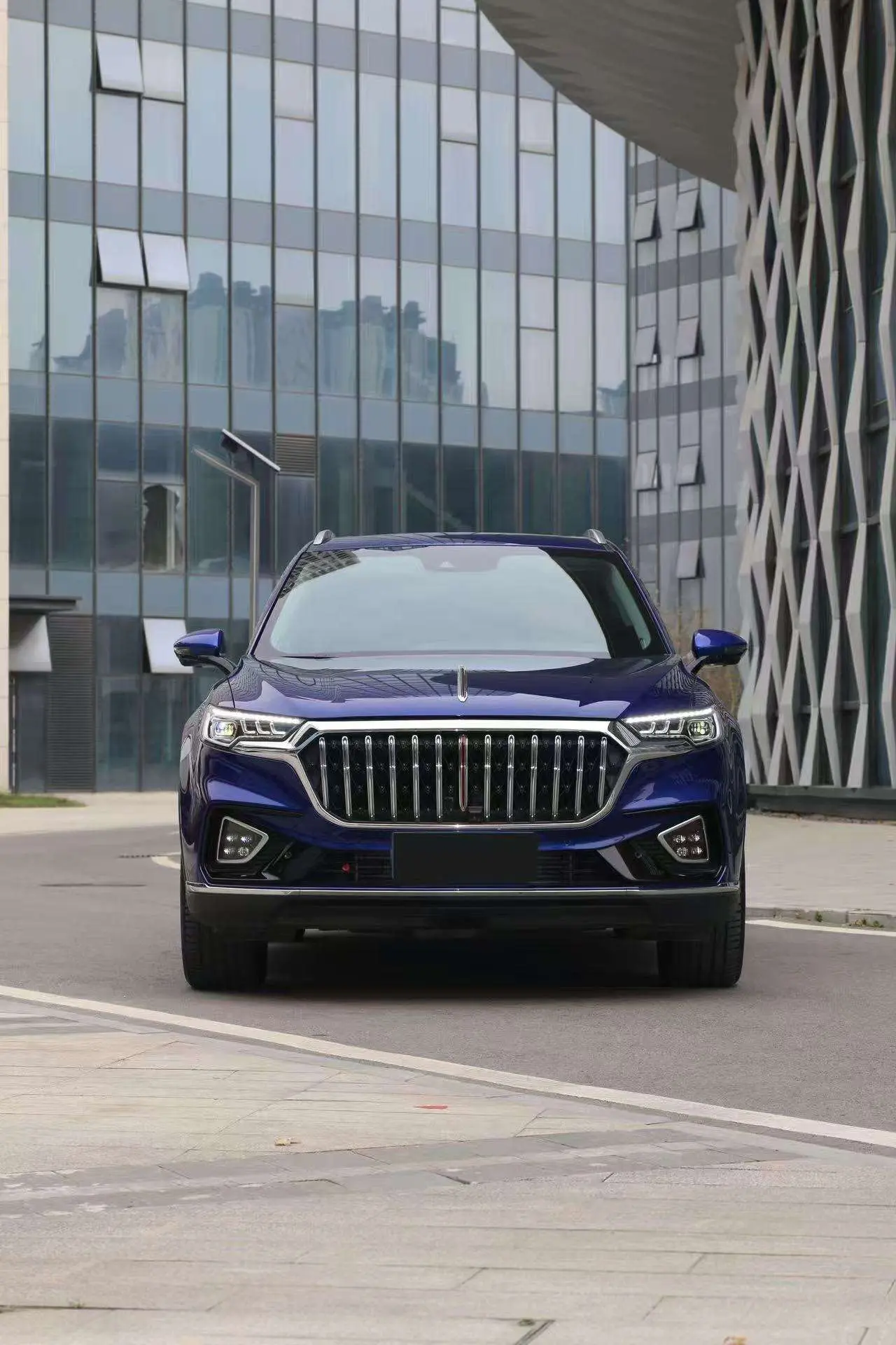 Hongqi HS5  из Китая