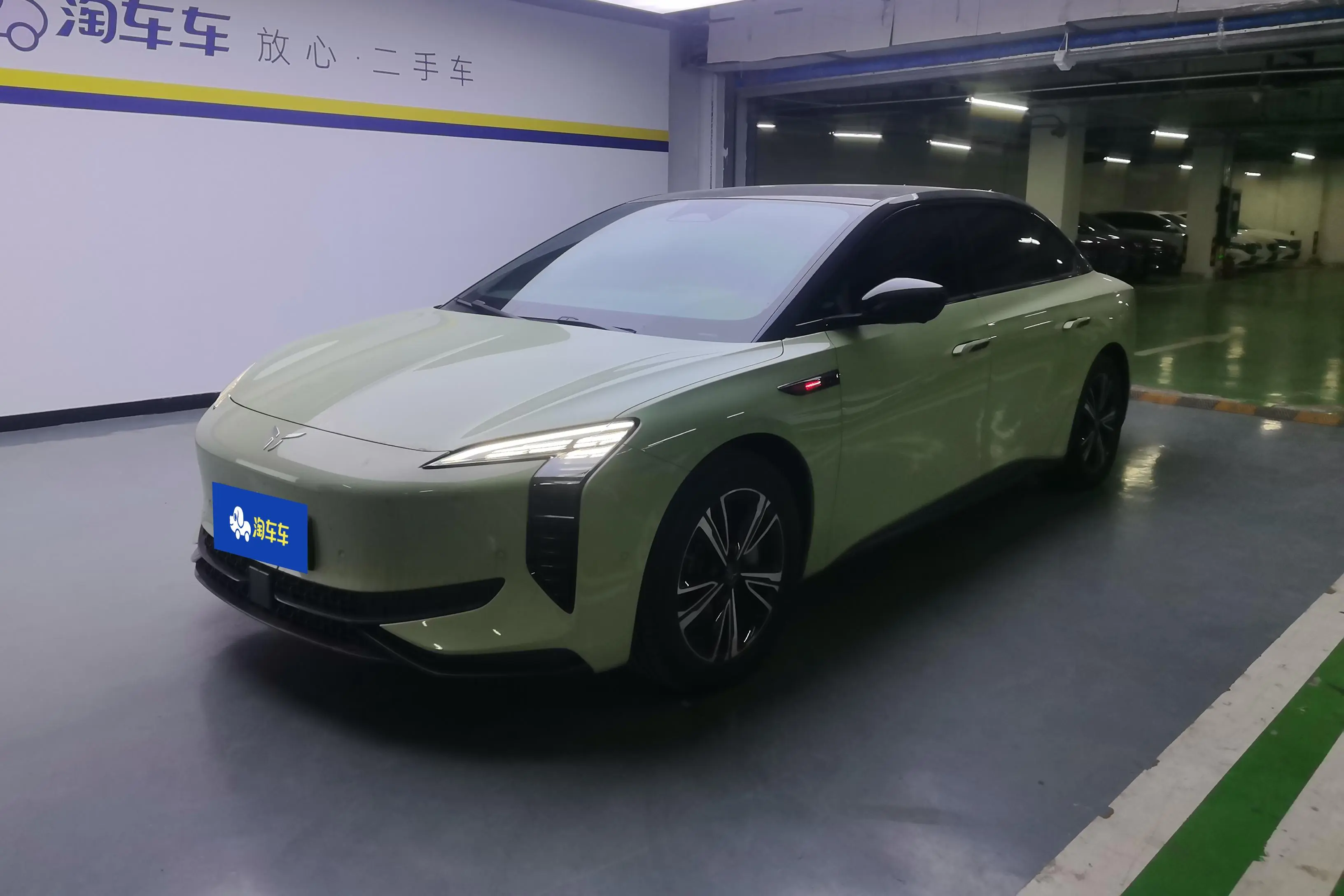 Hongqi EH7  из Китая