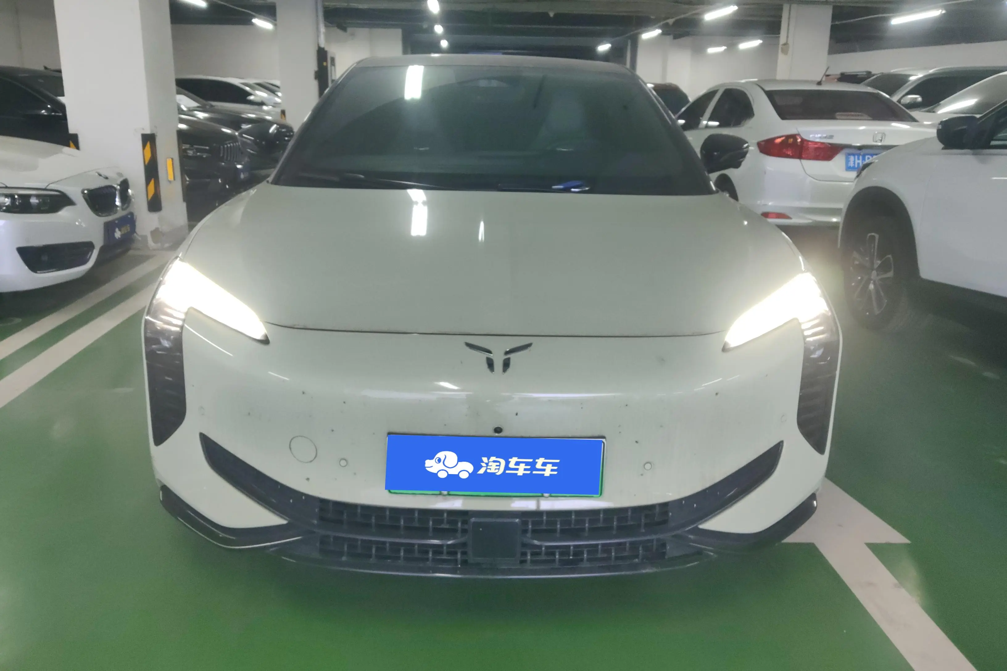 Hongqi EH7  из Китая